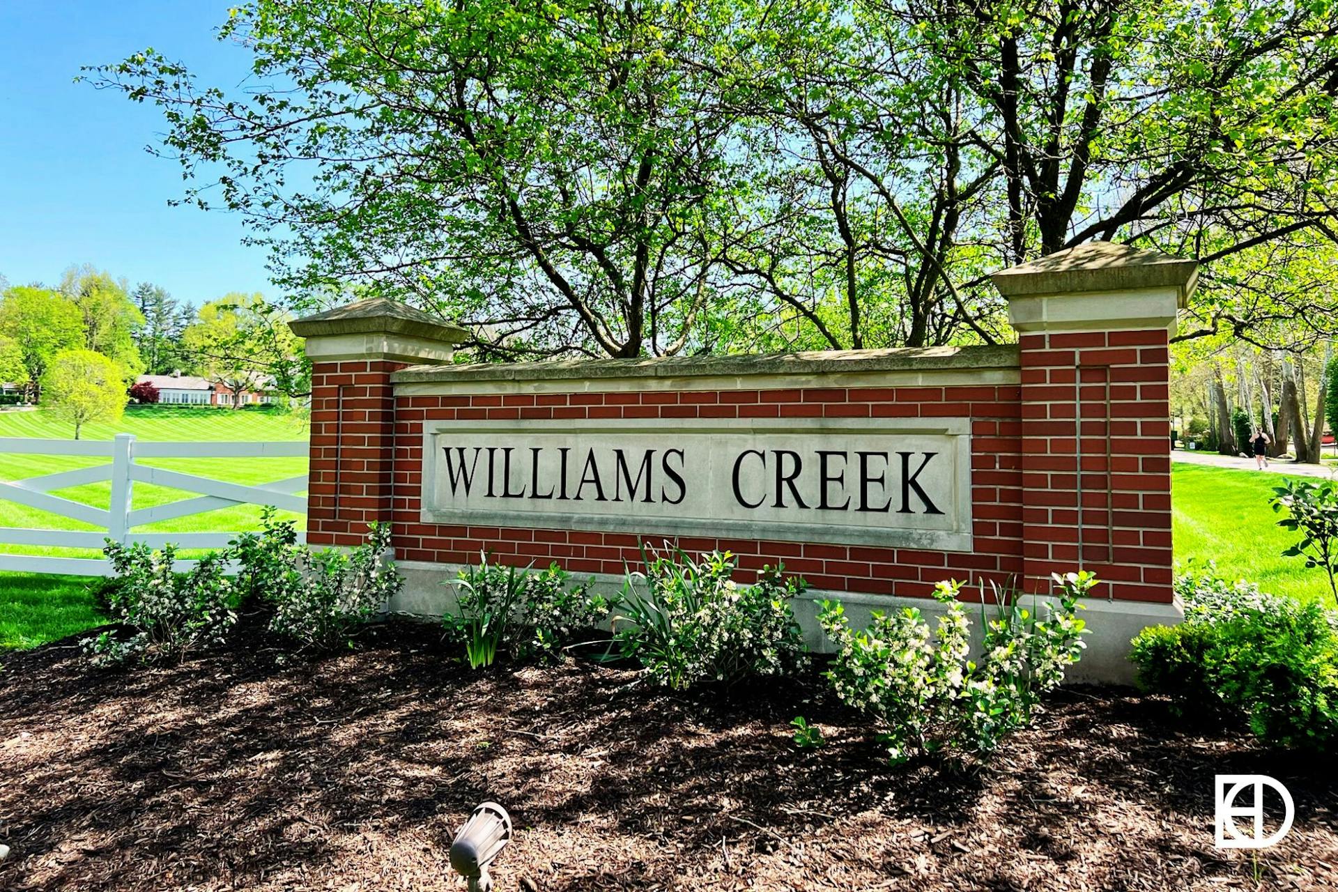 Photo of signage at entrance to Williams Creek