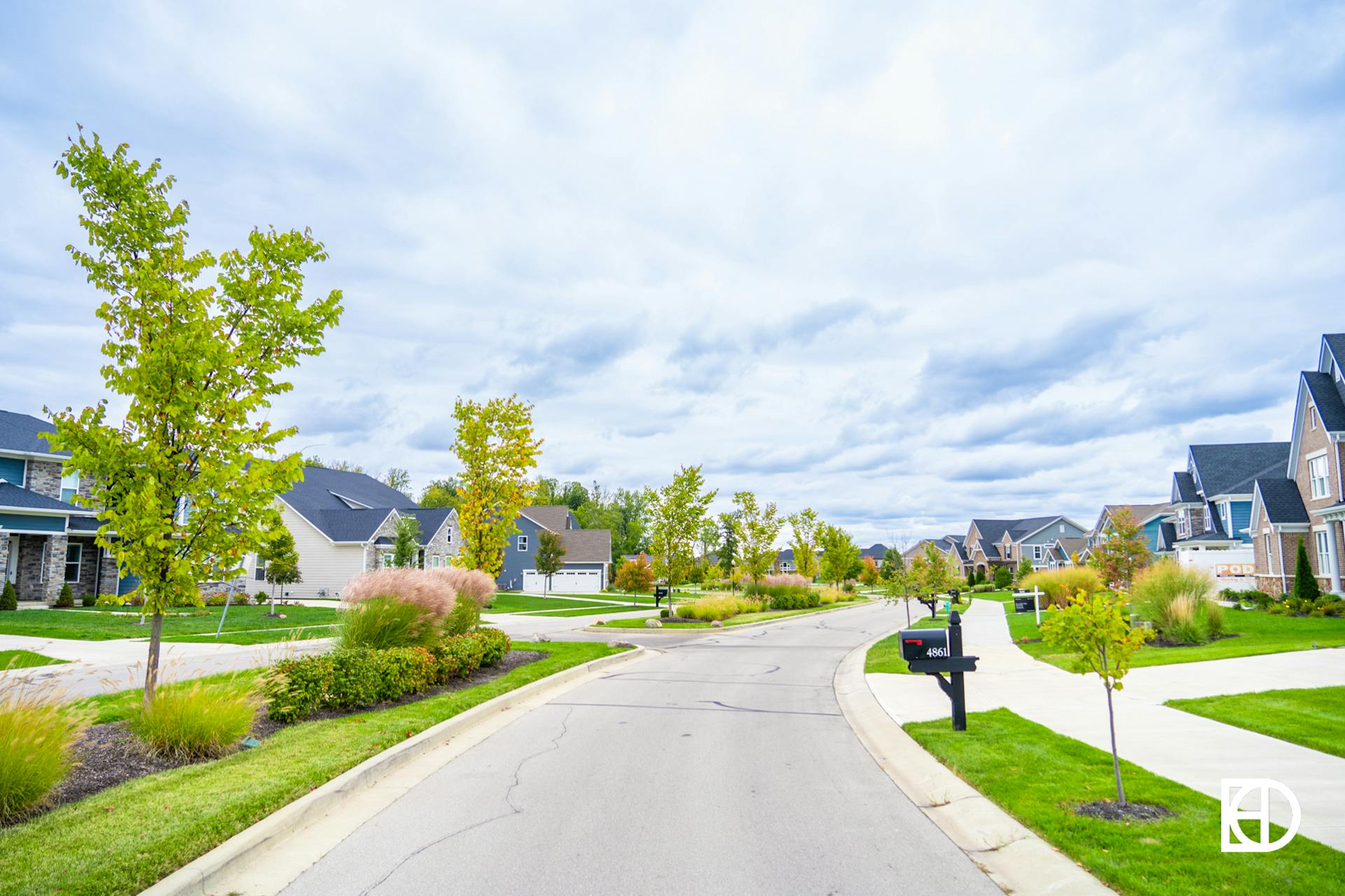 Photo of neighborhood boulevard in Hampshire in Zionsville, Indiana.