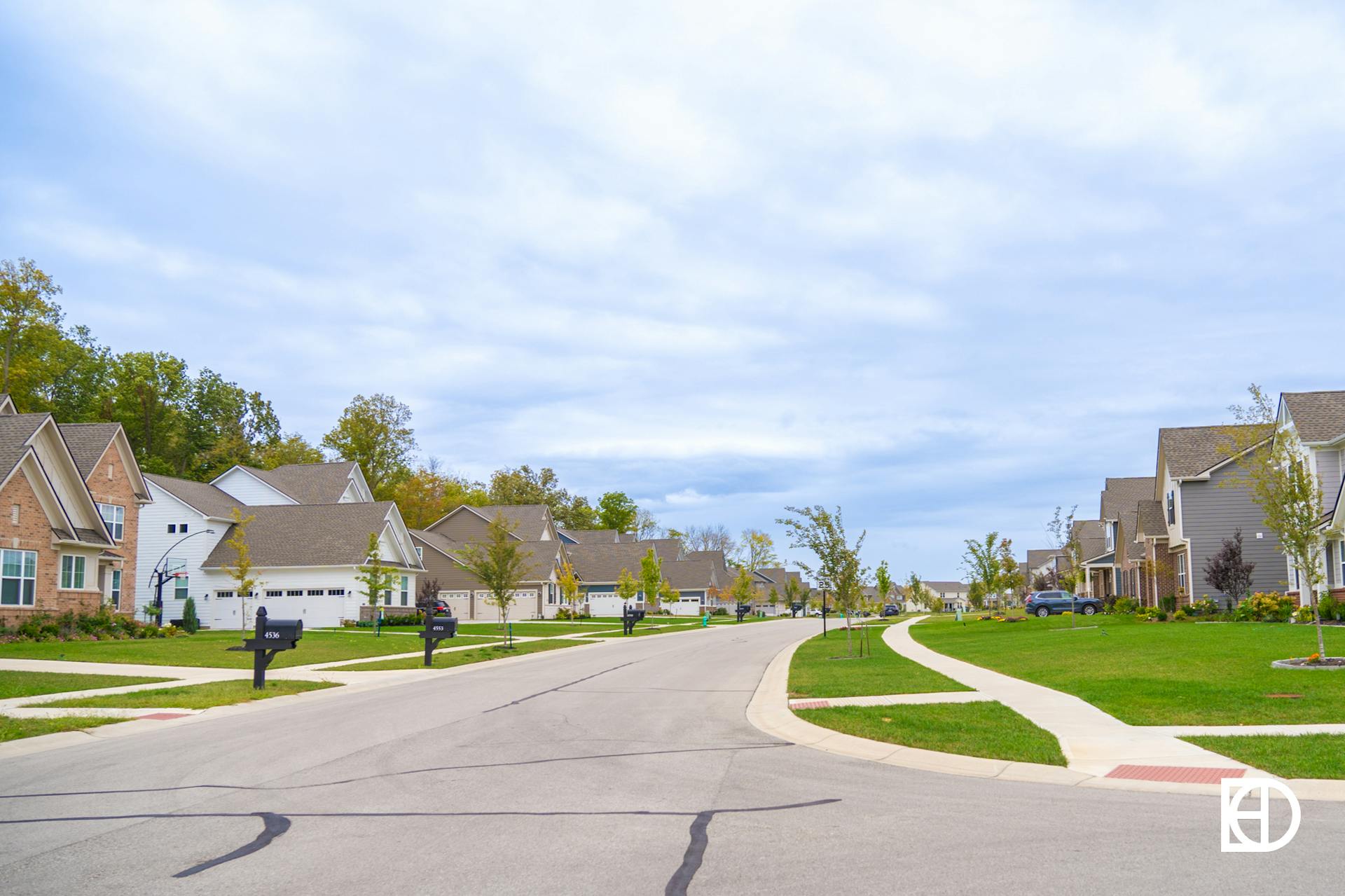 Photo of street view of Hampshire neighborhood in Zionsville, Indiana.
