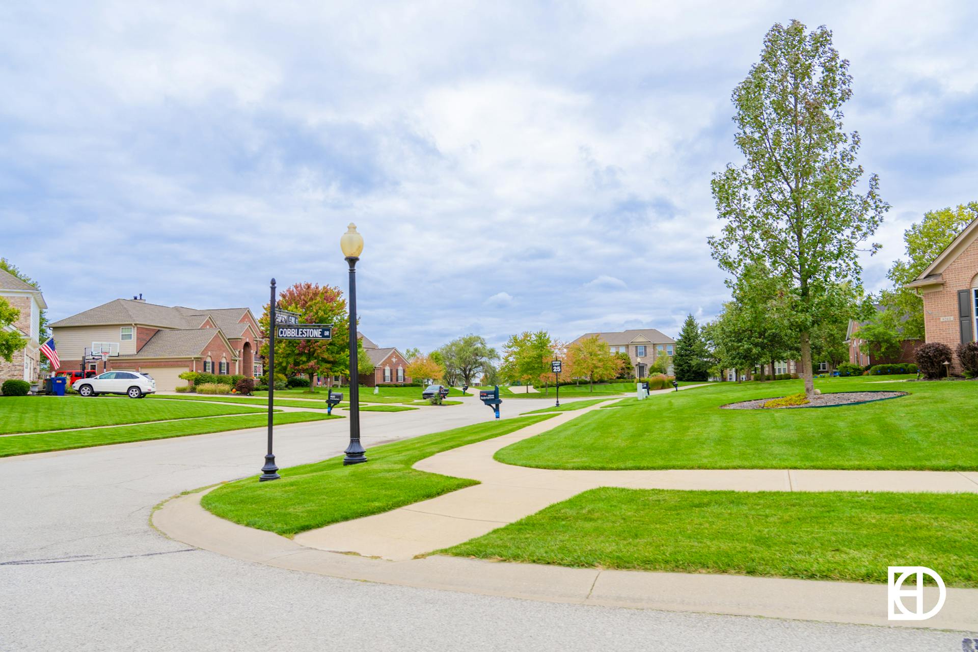 Photo of street view of Cobblestone Lakes in Zionsville, Indiana.