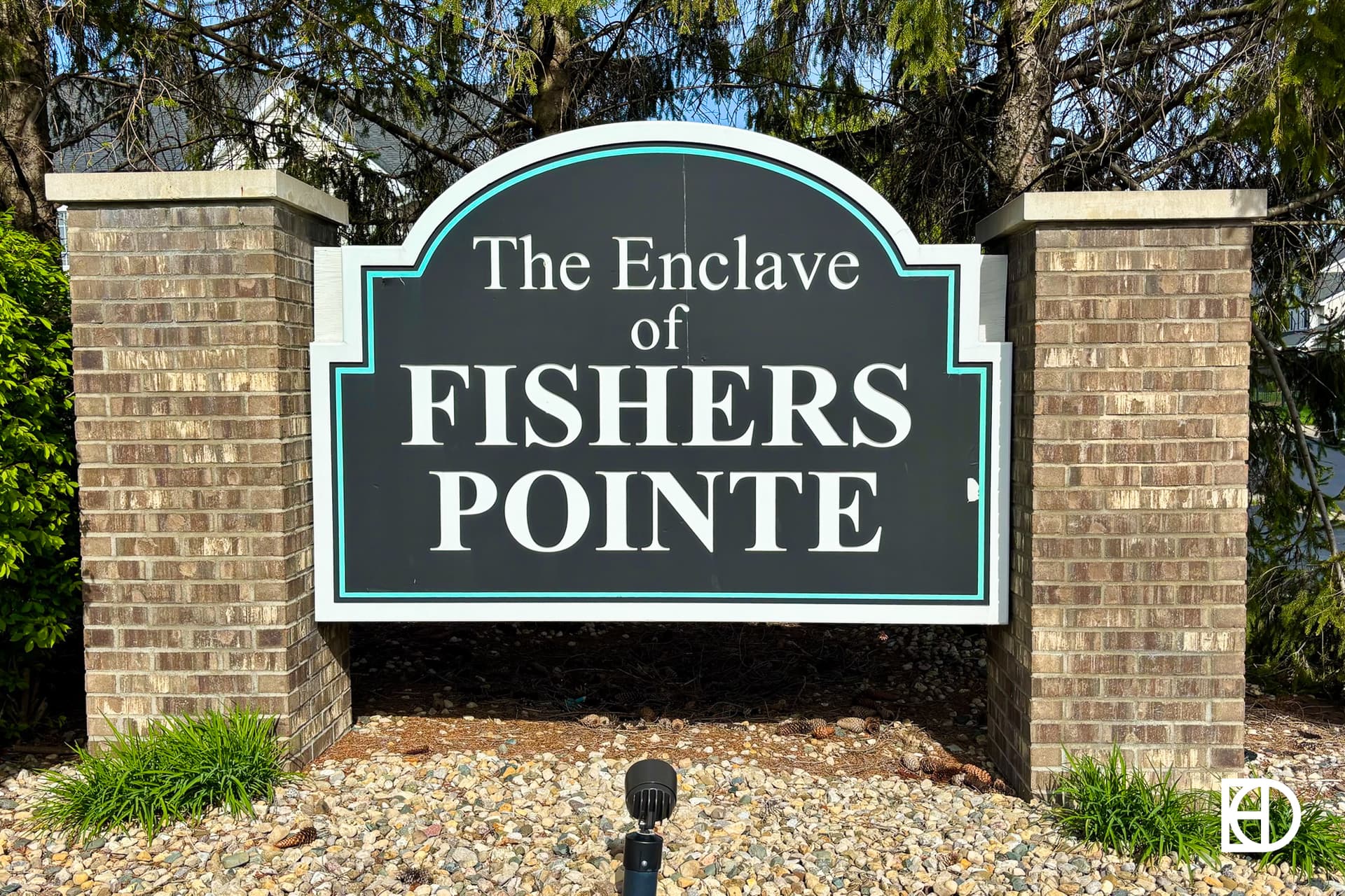 Signage, and landscaping in The Enclave of Fishers Pointe (Fishers)