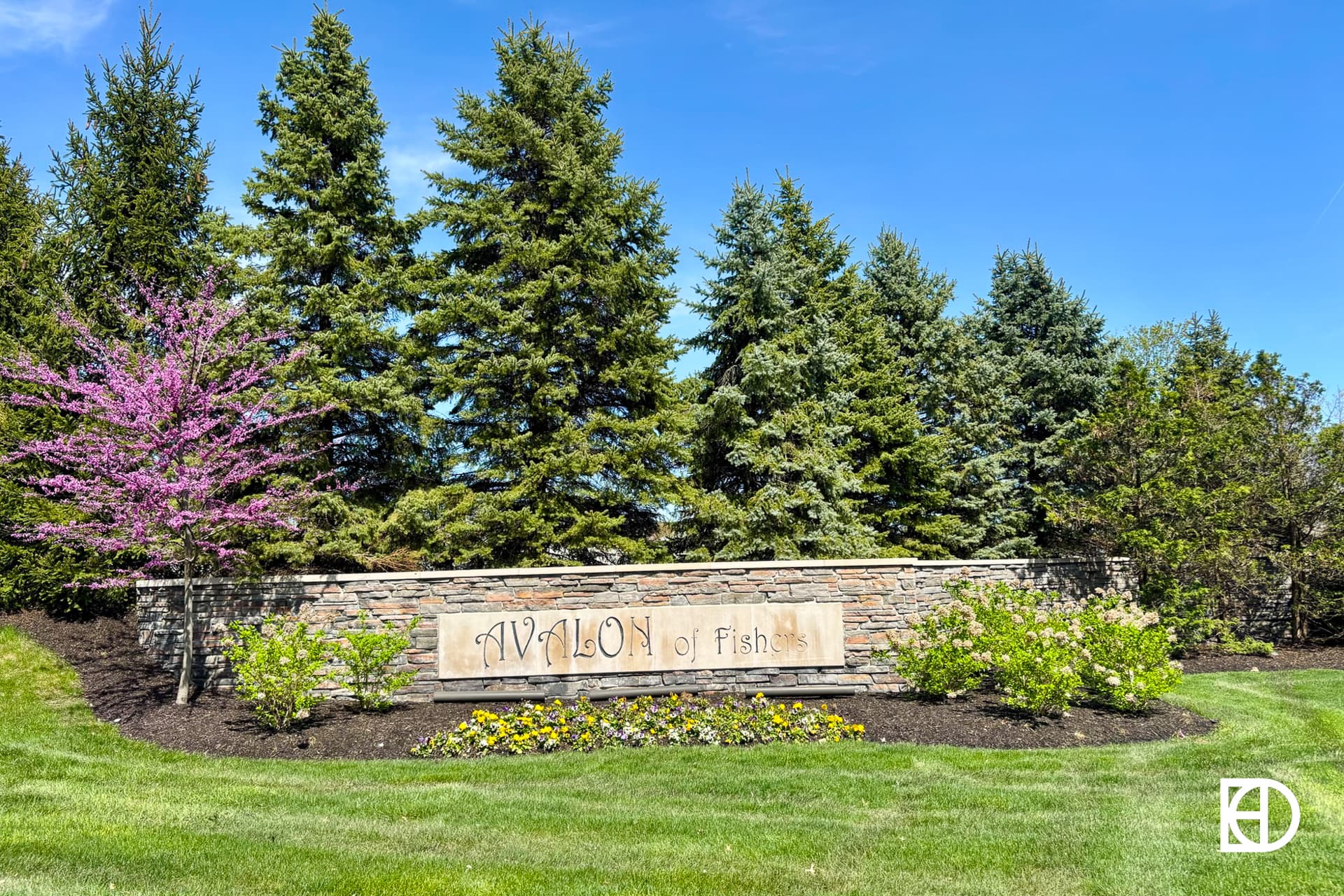 Signage, and landscaping in Avalon of Fishers (Fishers)