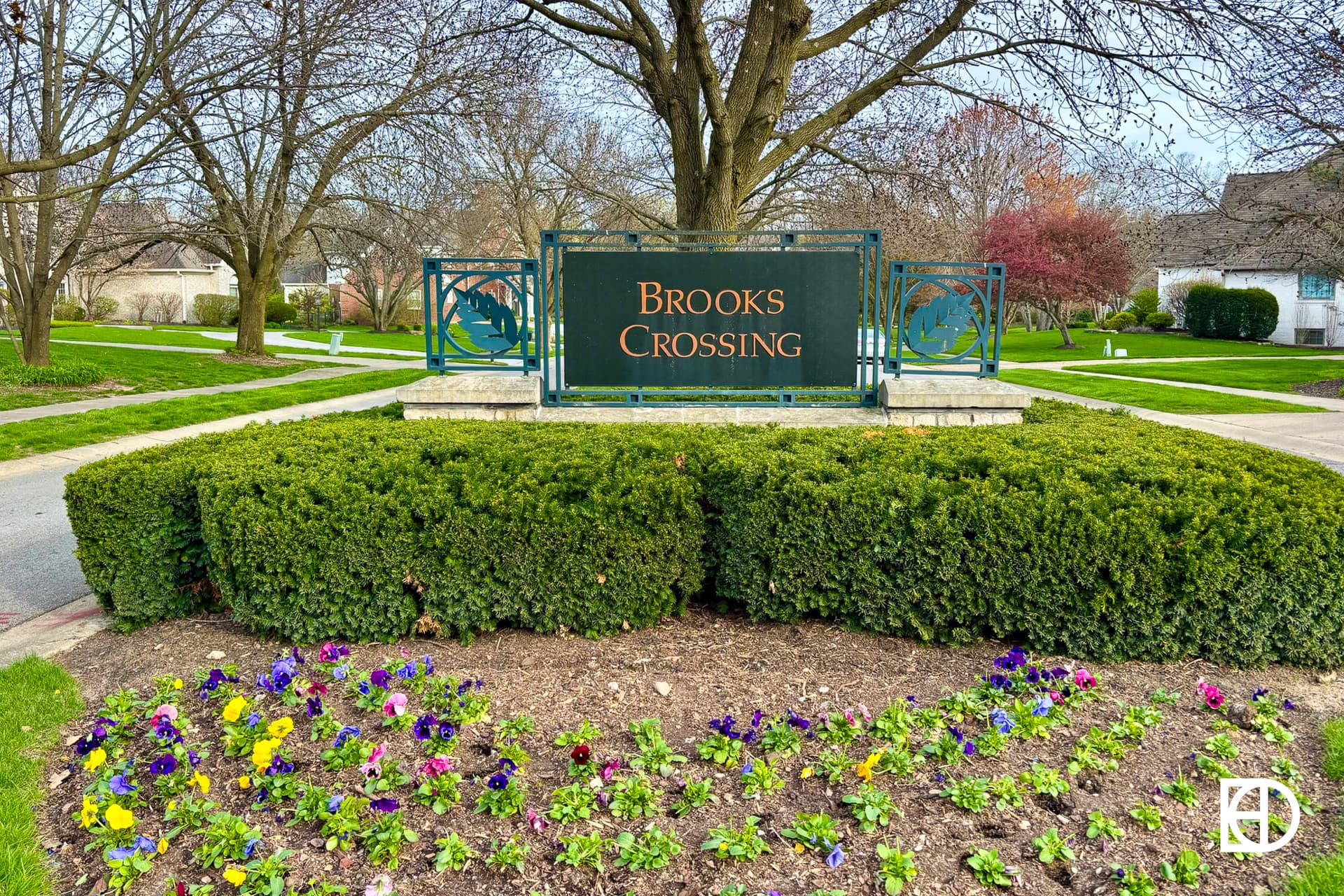 Signage, and landscaping in Brooks Crossing (Fishers)