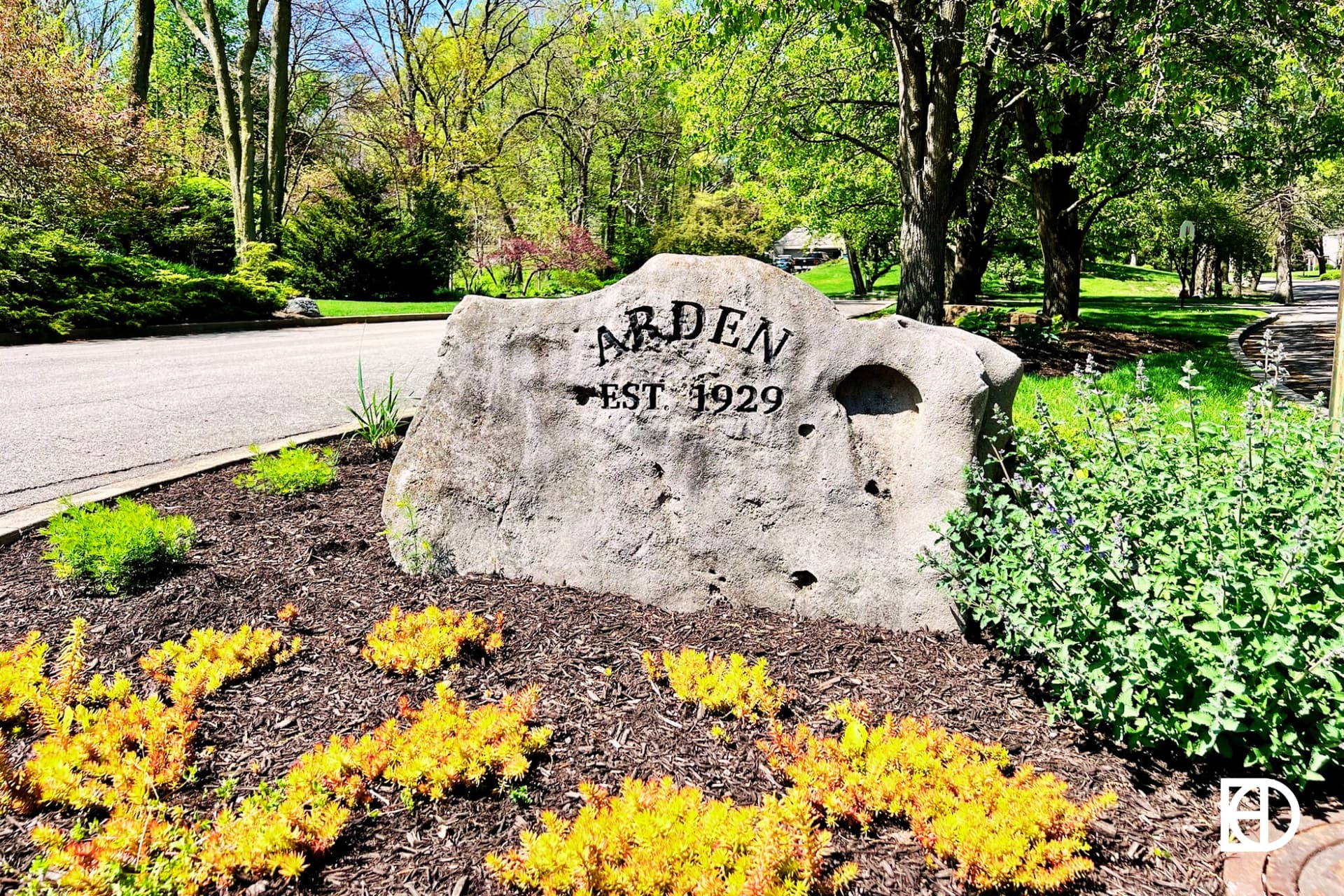 Photo of signage at entrance to Arden