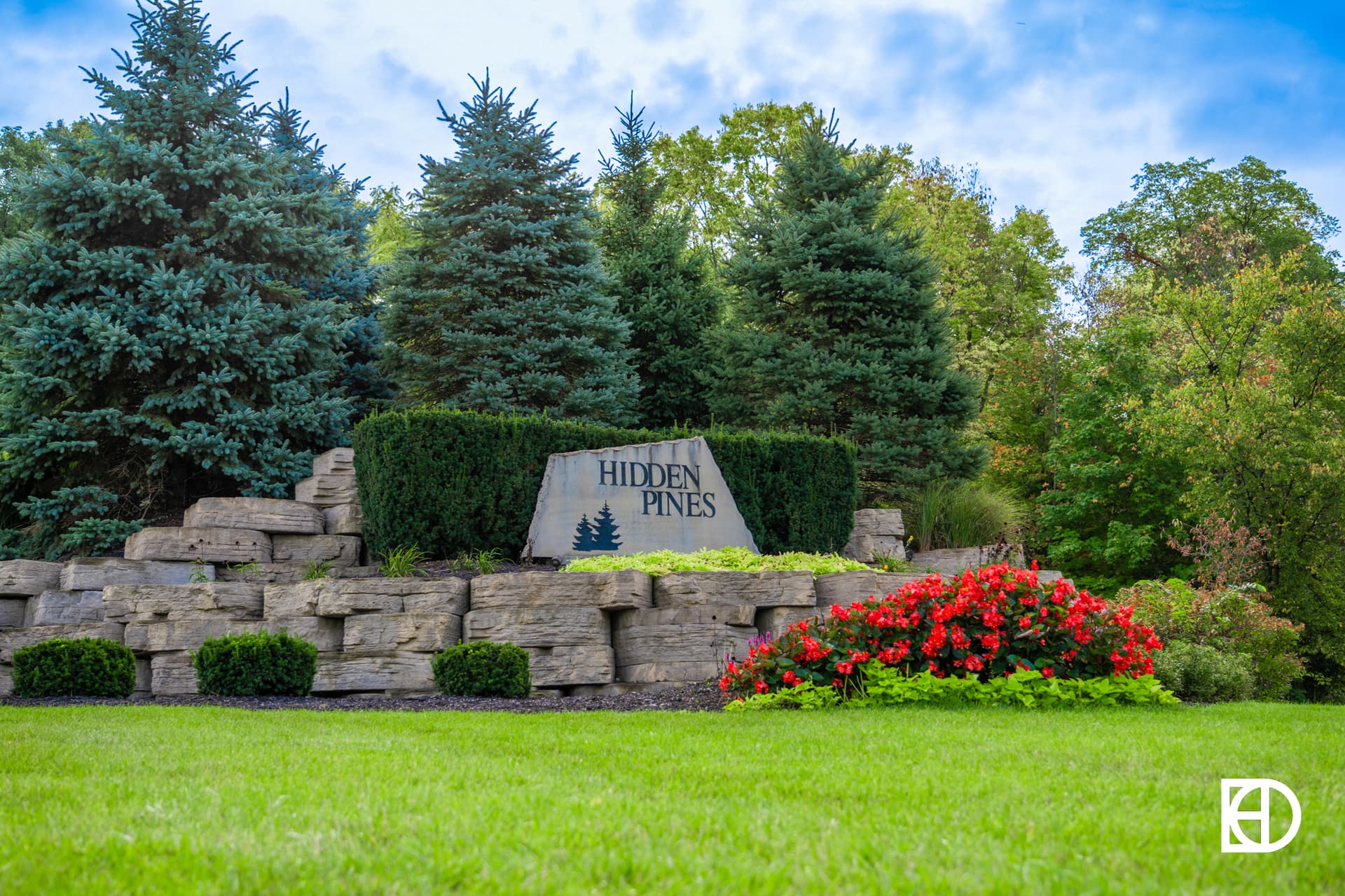 Photo of entrance sign to Hidden Pines neighborhood in Zionsville.