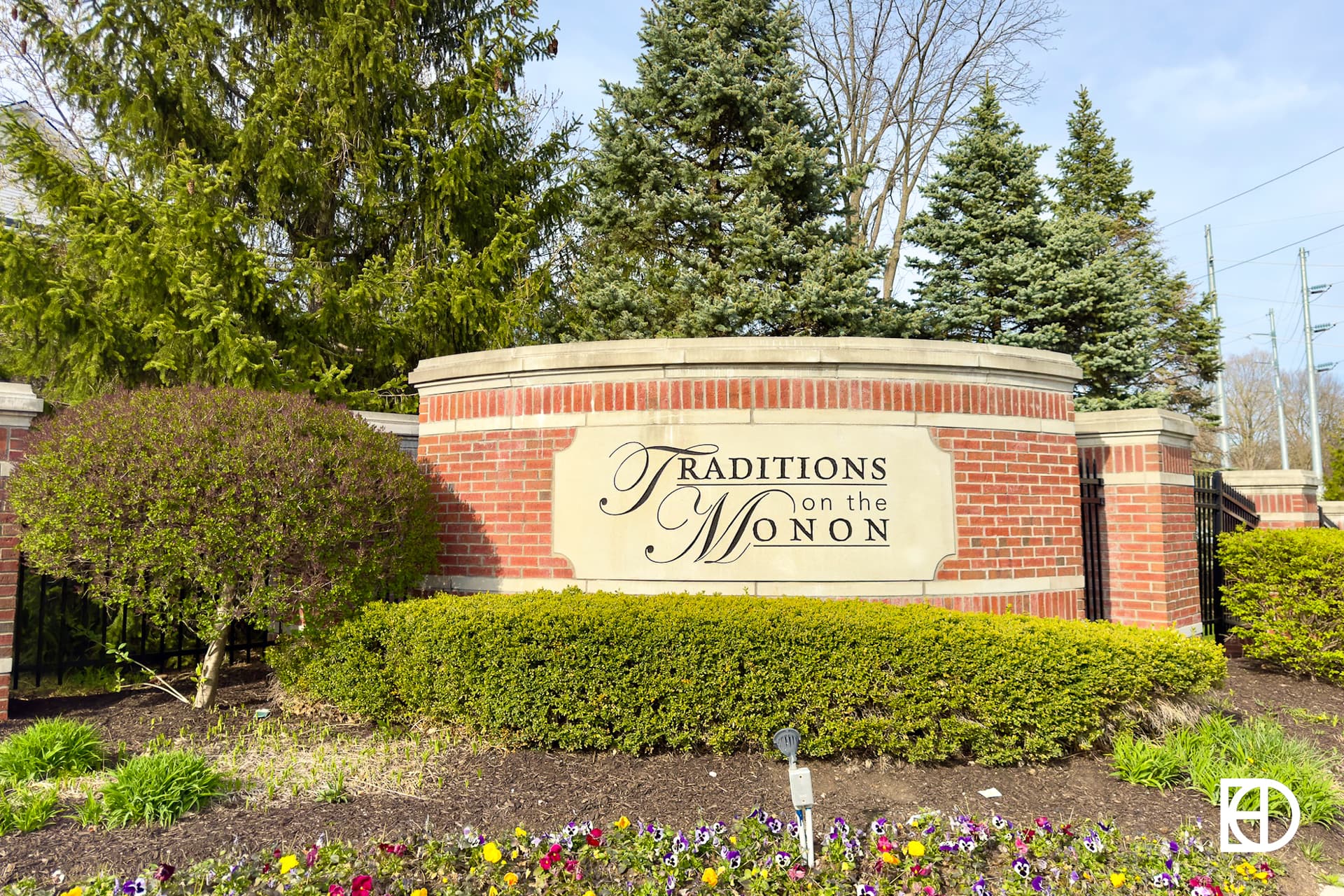 Signage, and landscaping in Trailside (Whitestown)