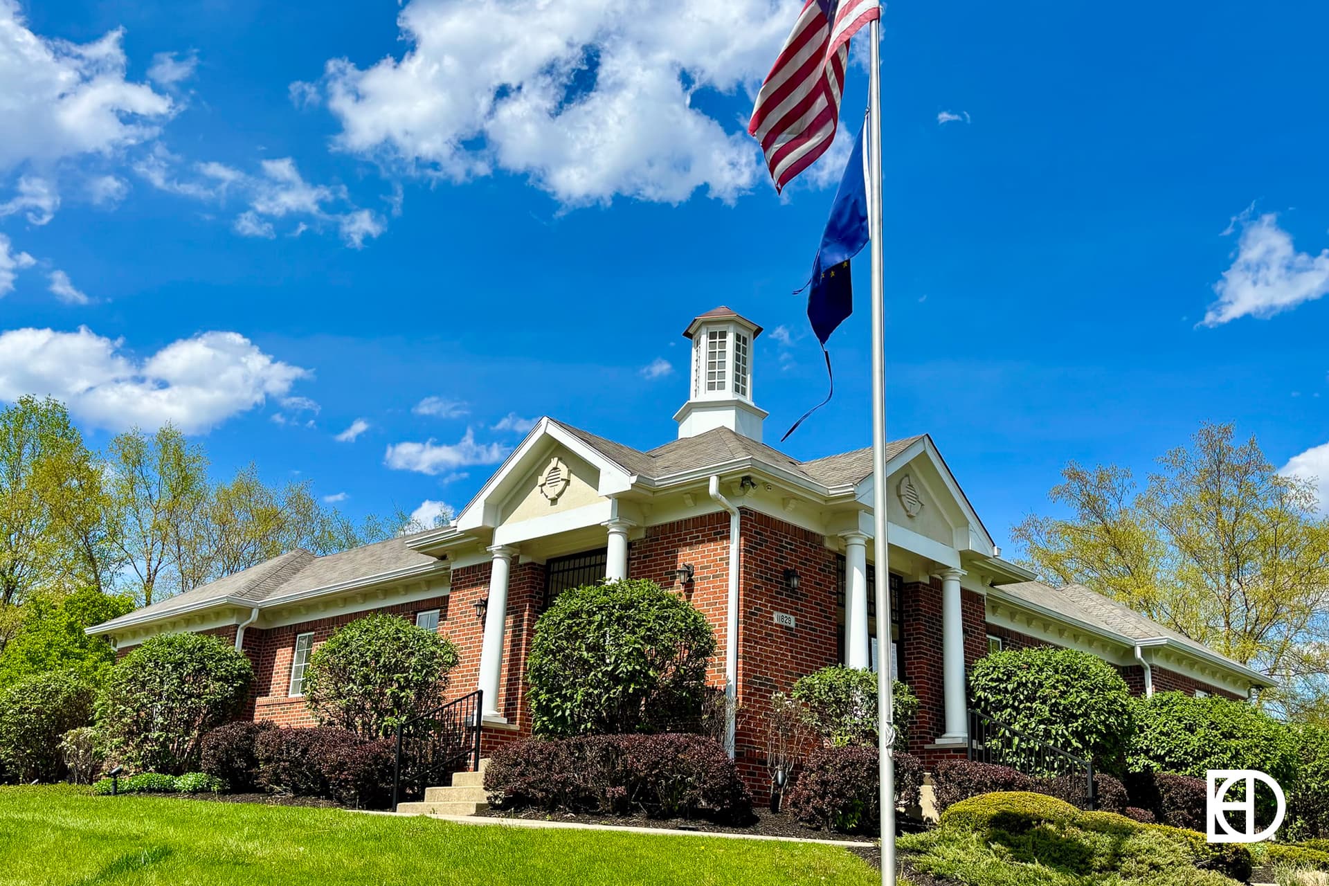 Clubhouse, and landscaping in Rolling Knoll (Fishers)
