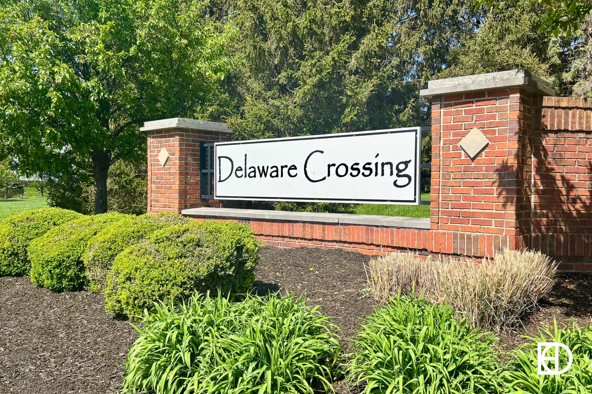 Signage, and landscaping in Delaware Crossing (Fishers)