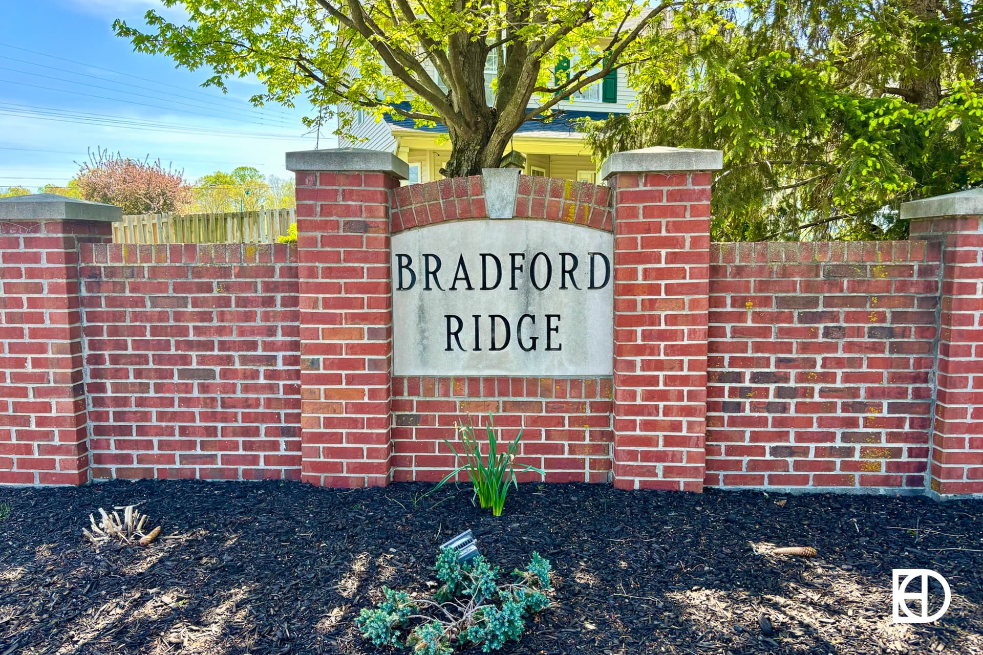 Signage, and landscaping in Bradford Ridge (Fishers)