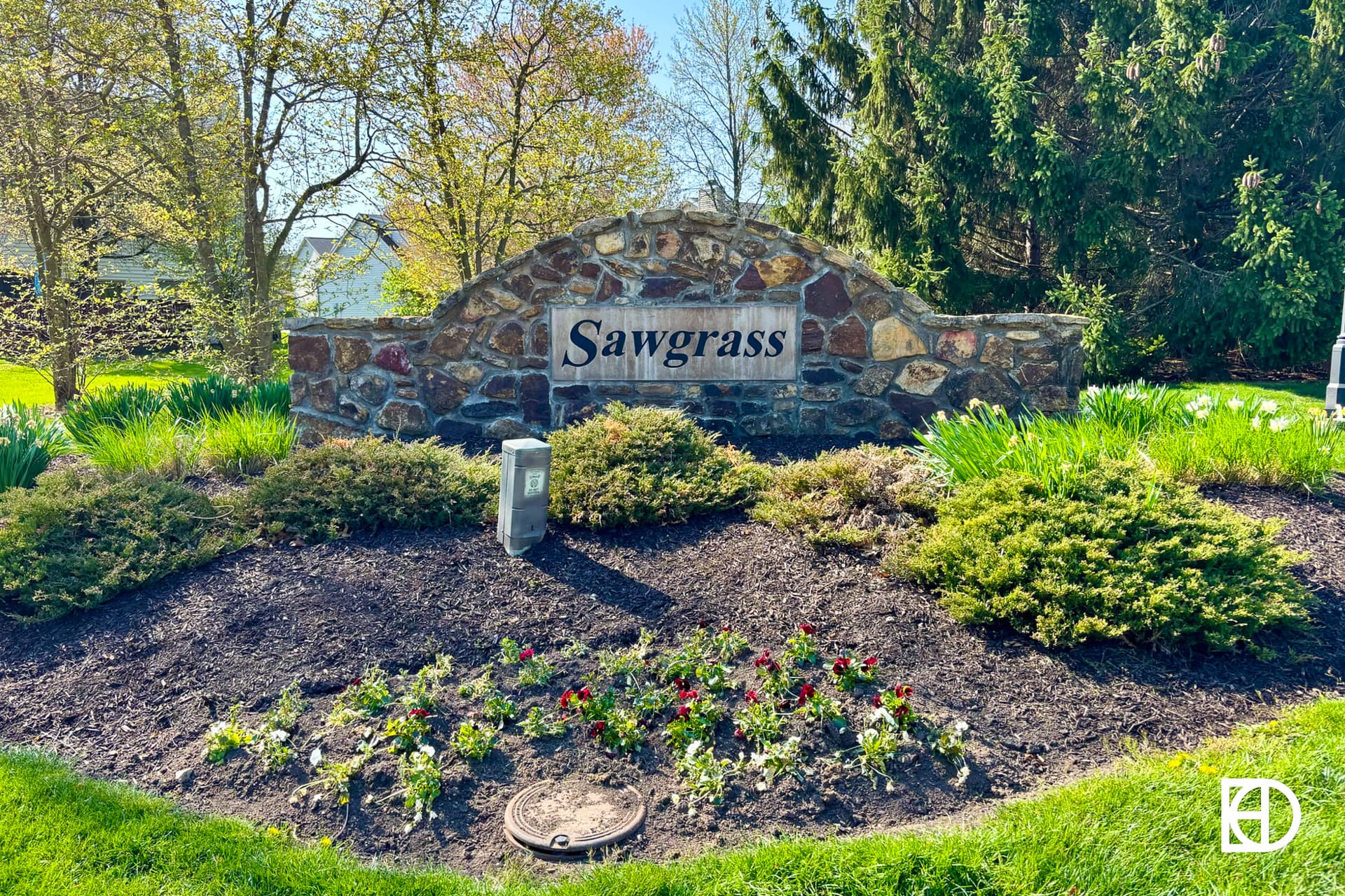 Signage, and landscaping in Sawgrass & Ironwood Golf (Fishers)