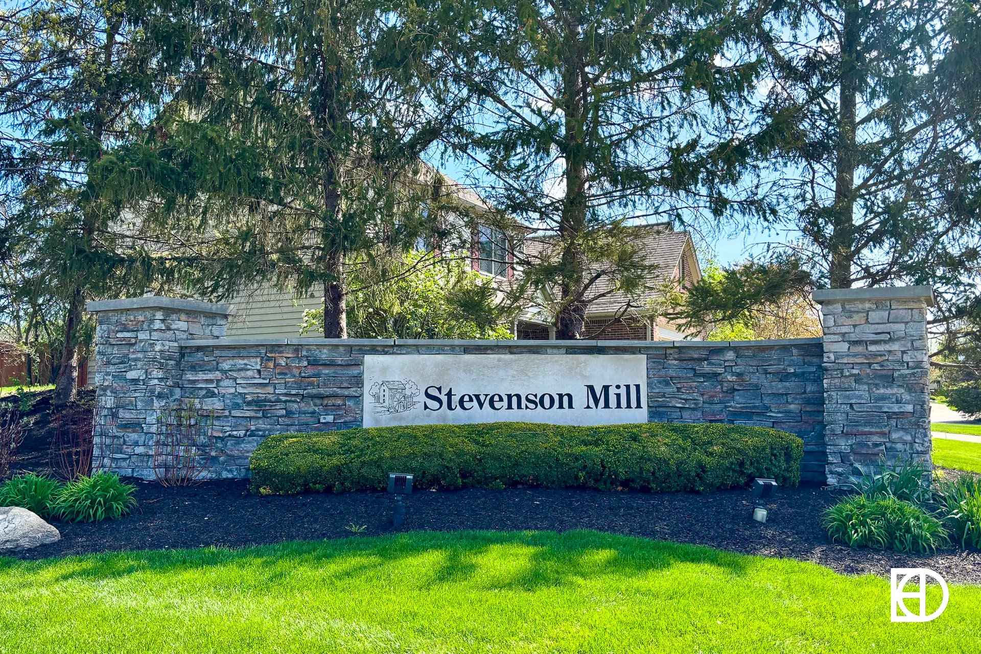 Signage, and landscaping in Stevenson Mill (Fishers)