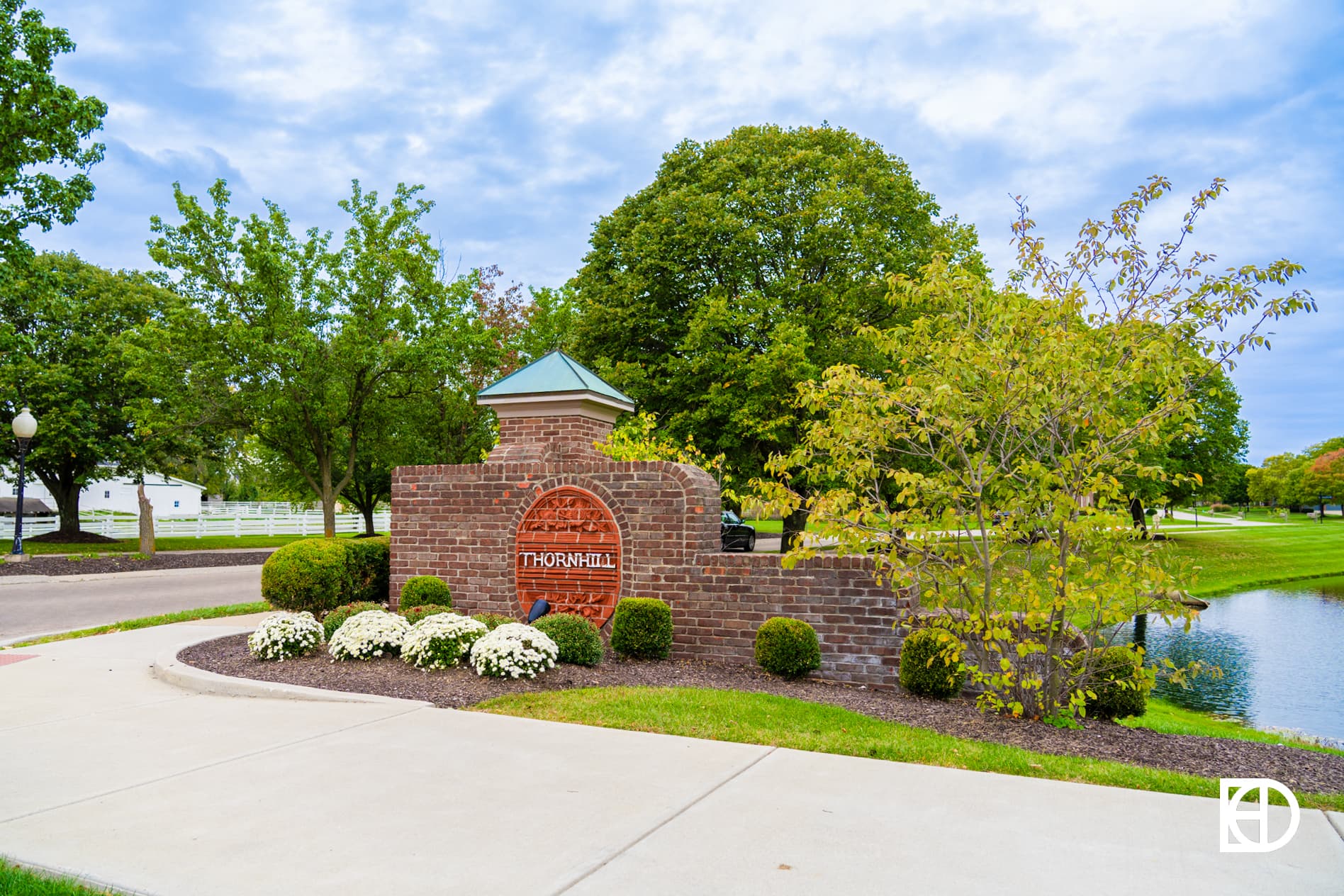 Photo of neighborhood entrance sign of Thornhill neighborhood in Zionsville, Indiana.