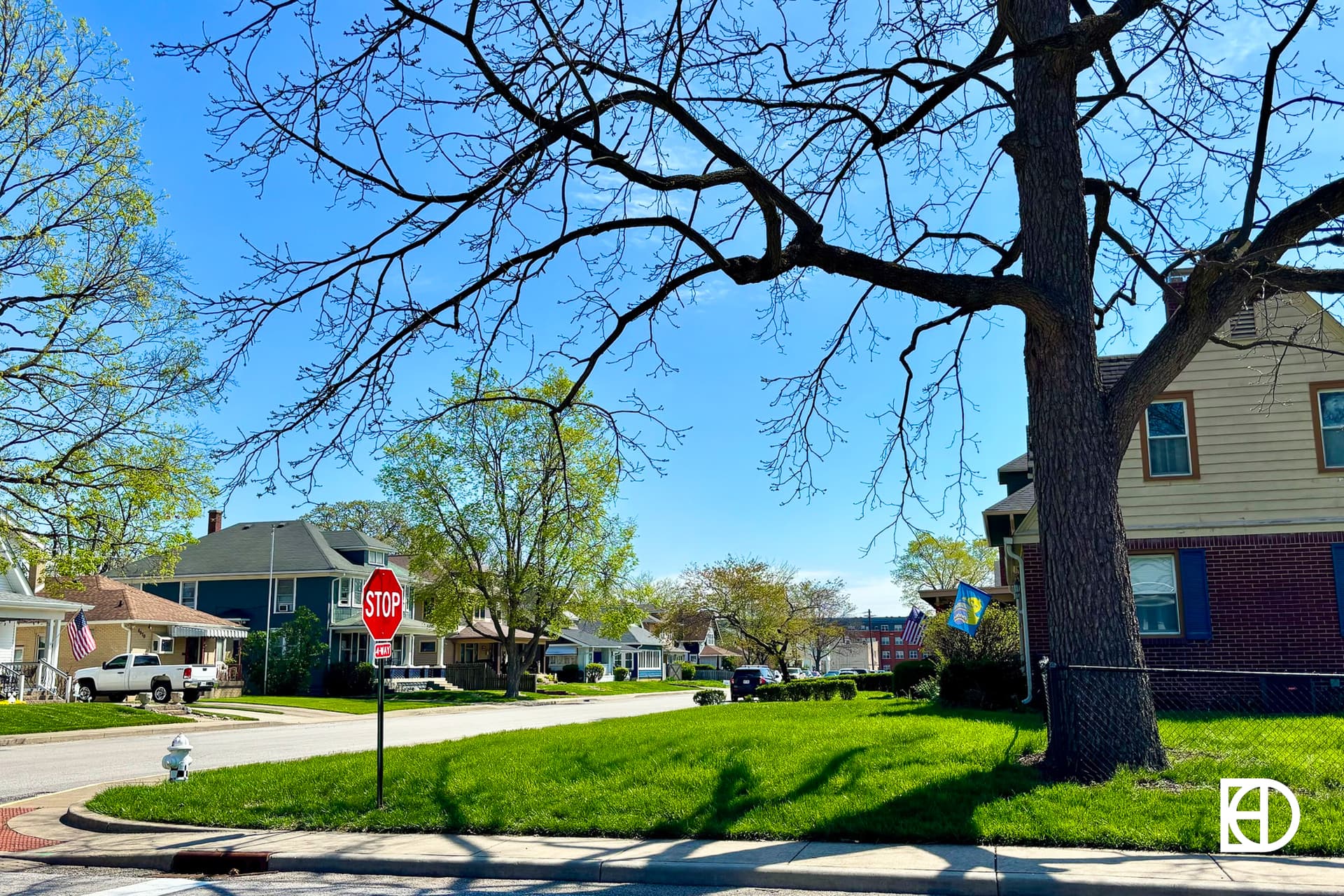 Roads, homes, and trees in Speedway Historic Home District