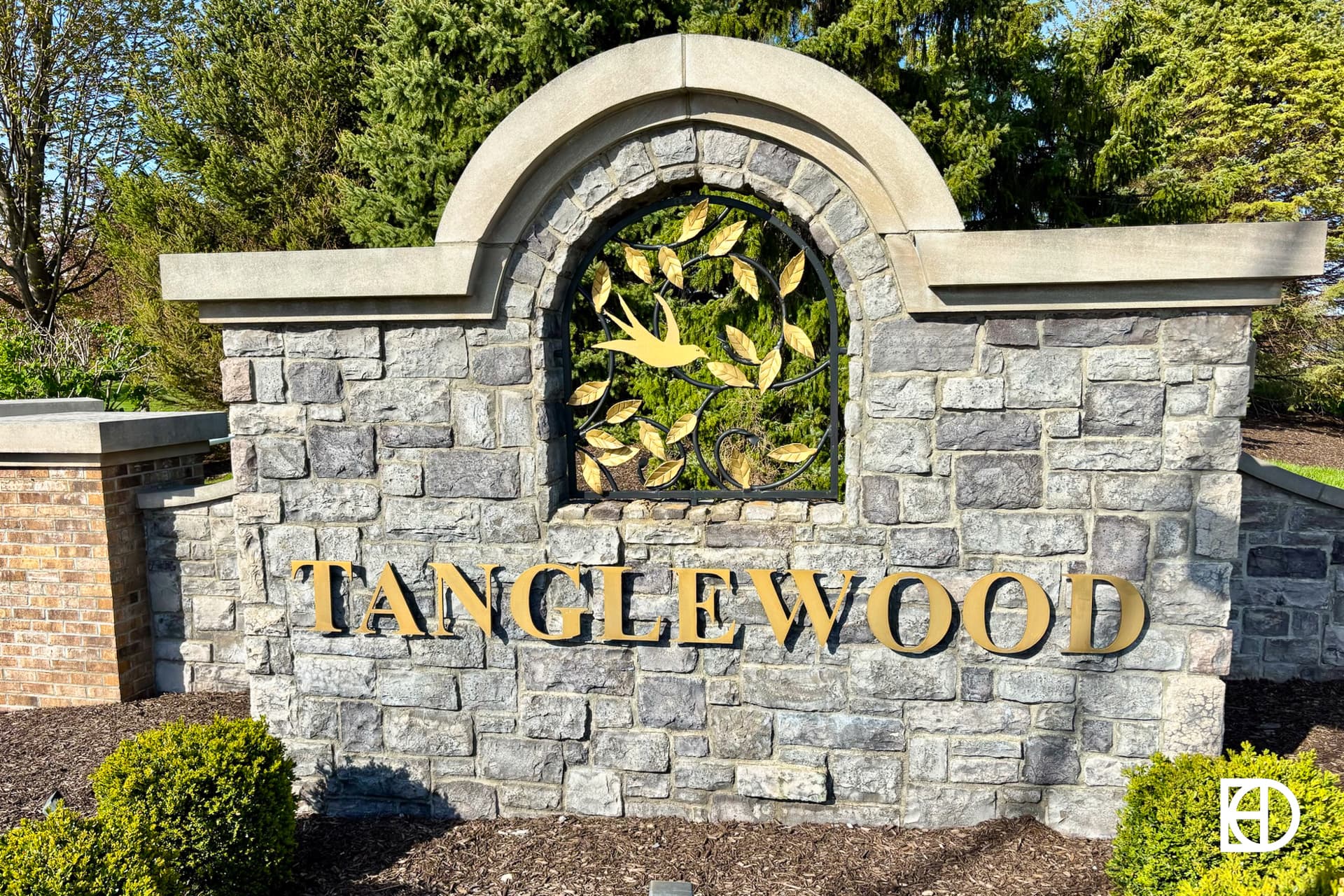 Signage, and landscaping in Tanglewood (Fishers)