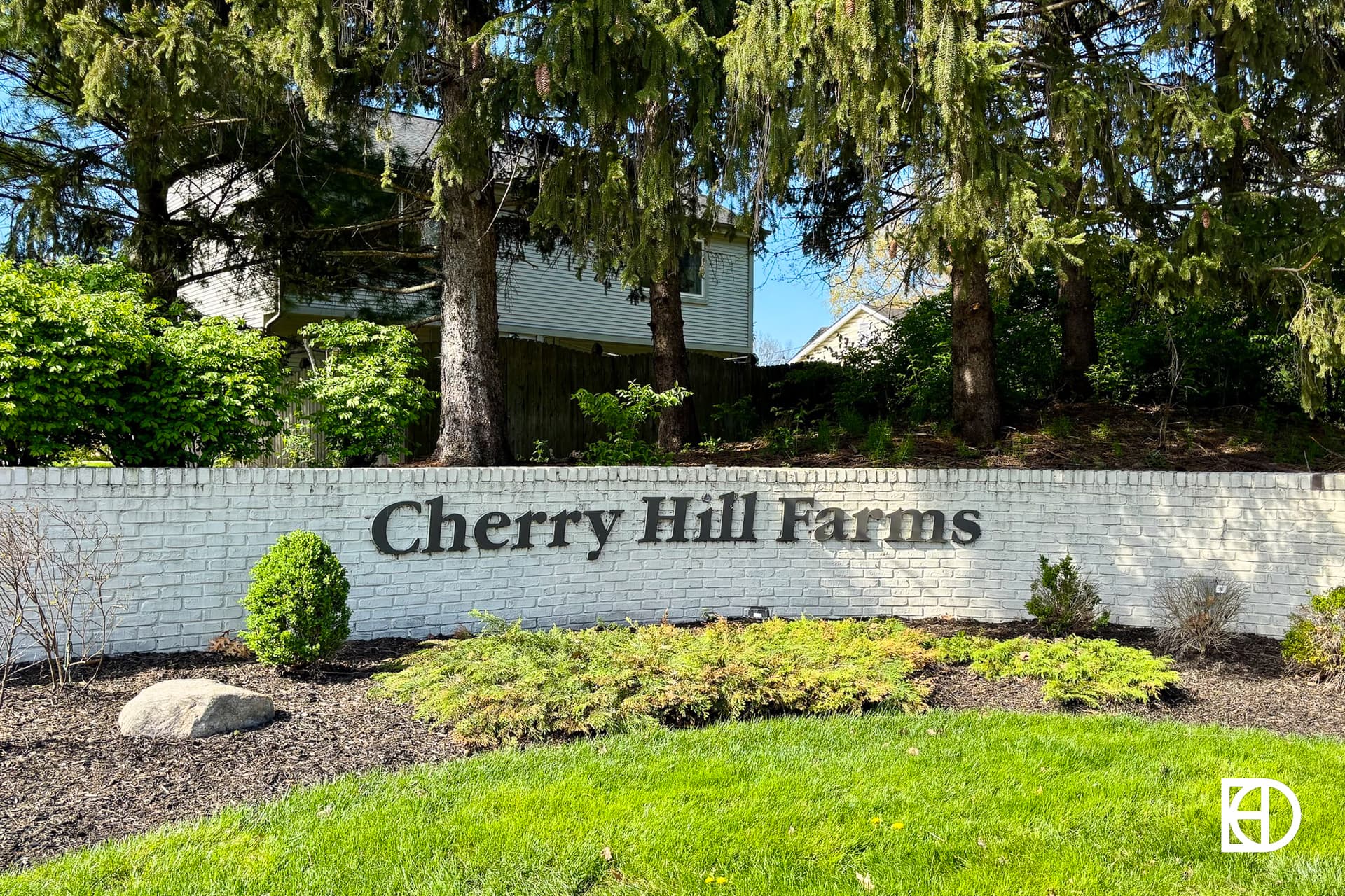 Signage, and landscaping in Cherry Hill Farms (Fishers)