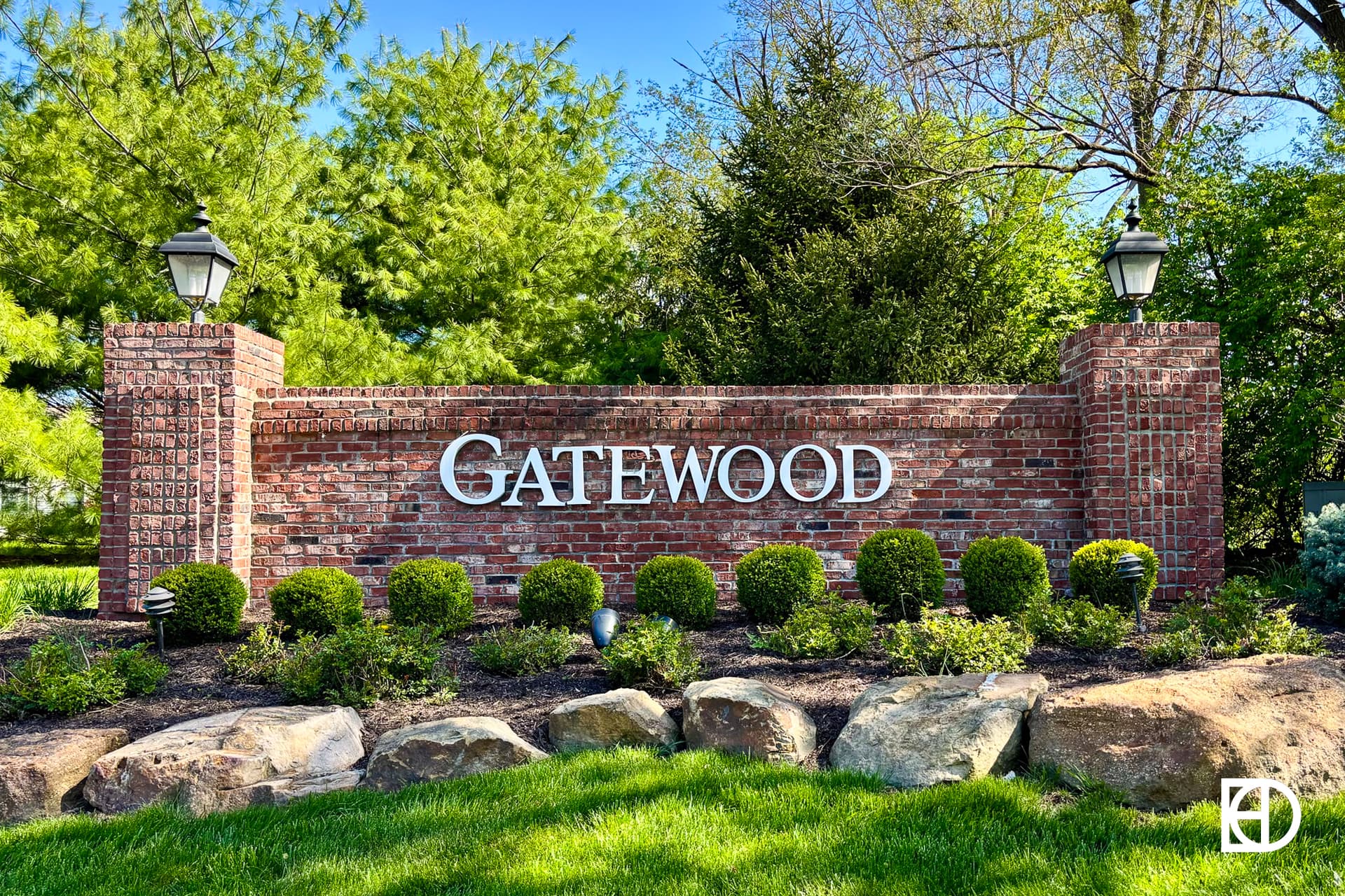 Signage, and landscaping in Gatewood (Fishers)