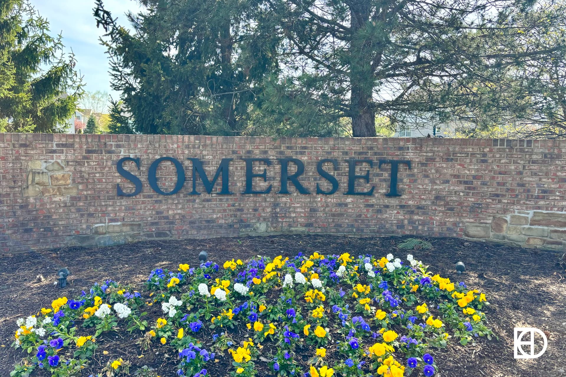 Signage, and landscaping in Somerset (Fishers)