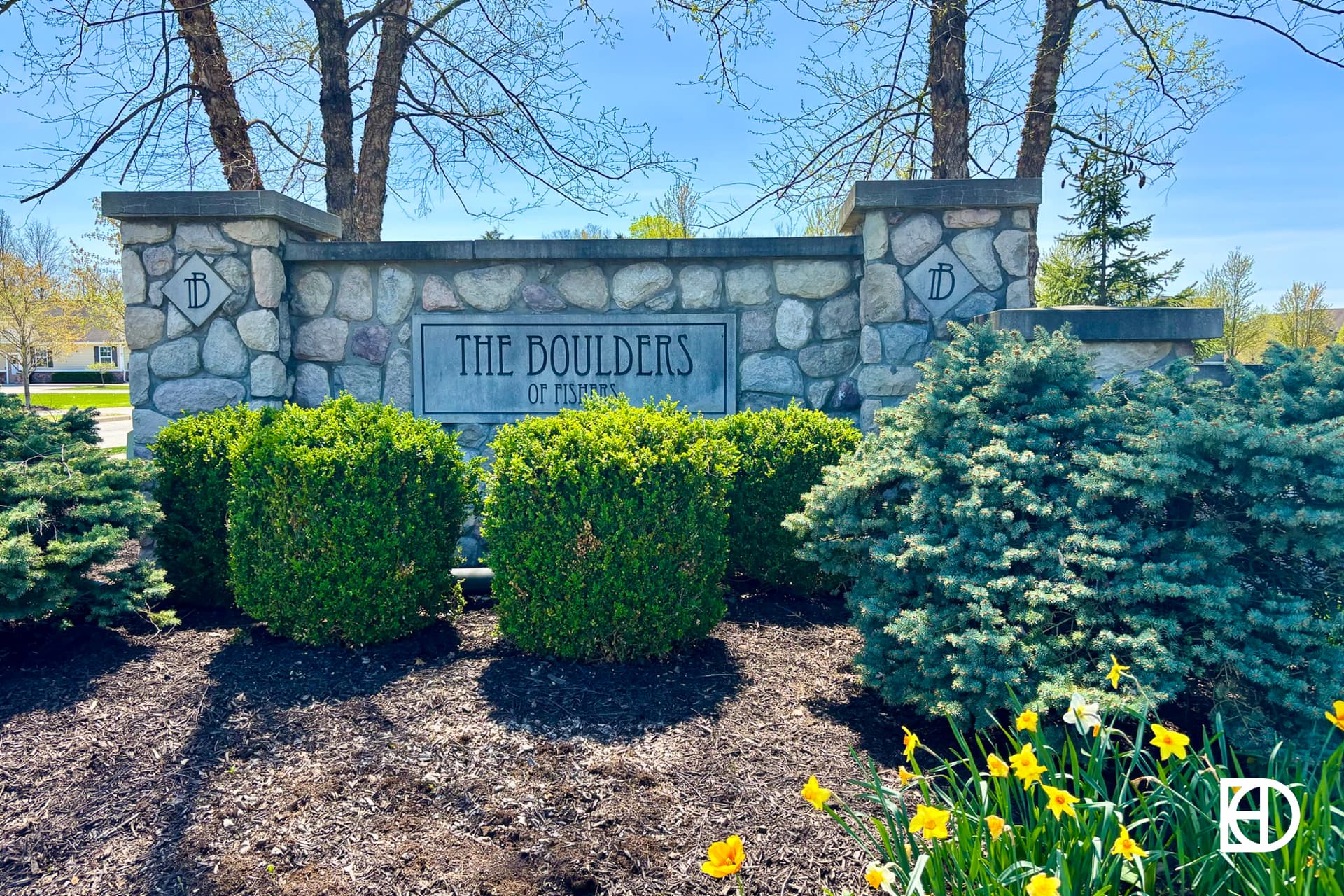 Signage, and landscaping in The Boulders (Fishers)