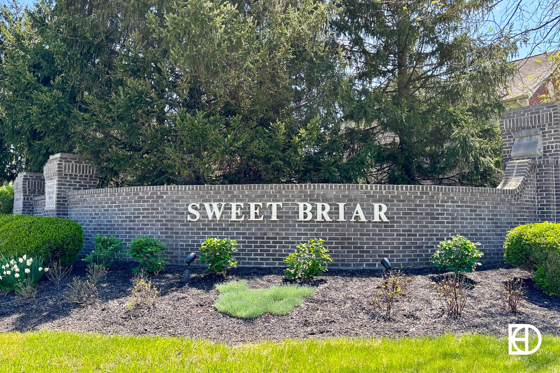Signage, and landscaping in Sweet Briar (Fishers)