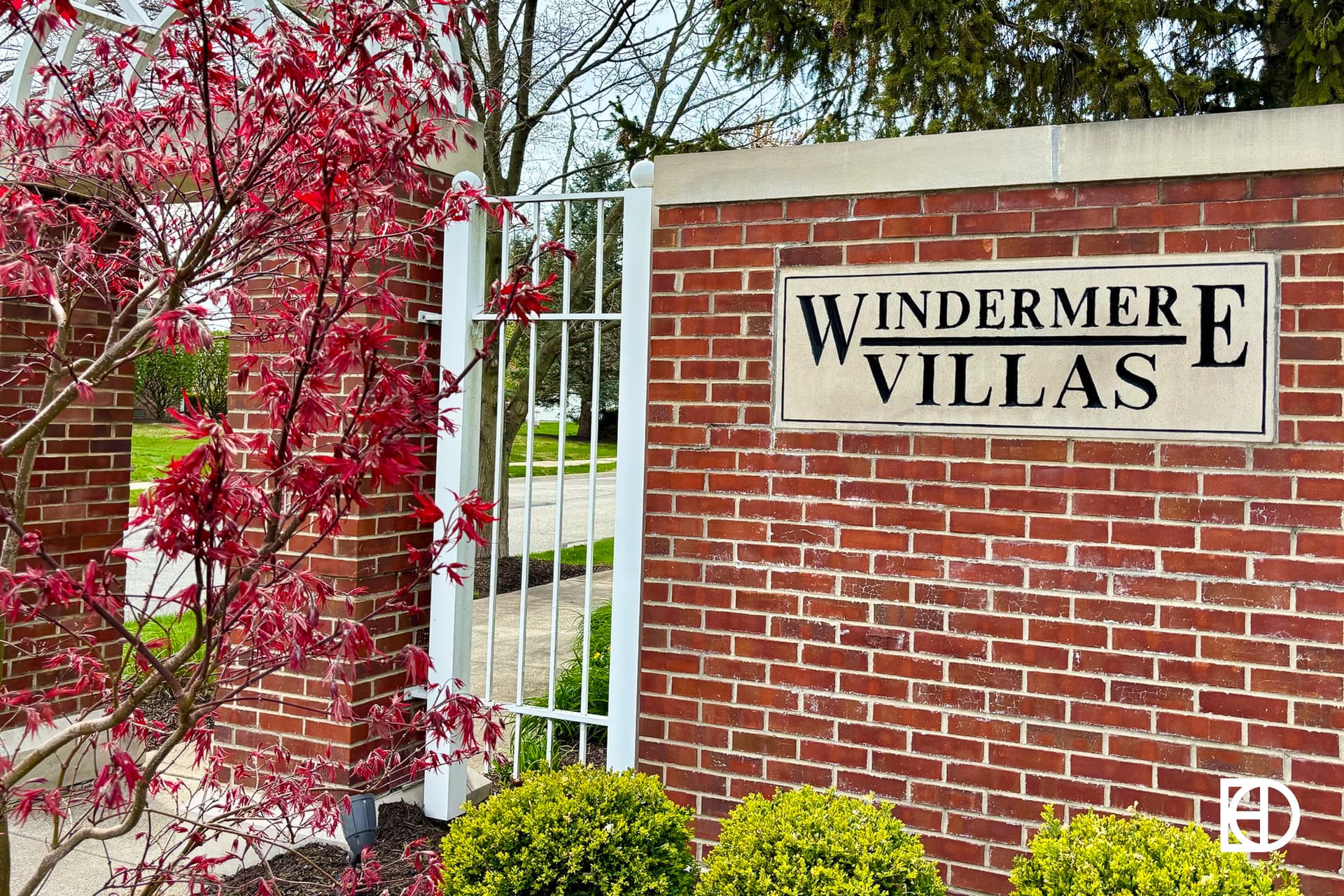 Signage, and landscaping in Windermere Villas (Fishers)
