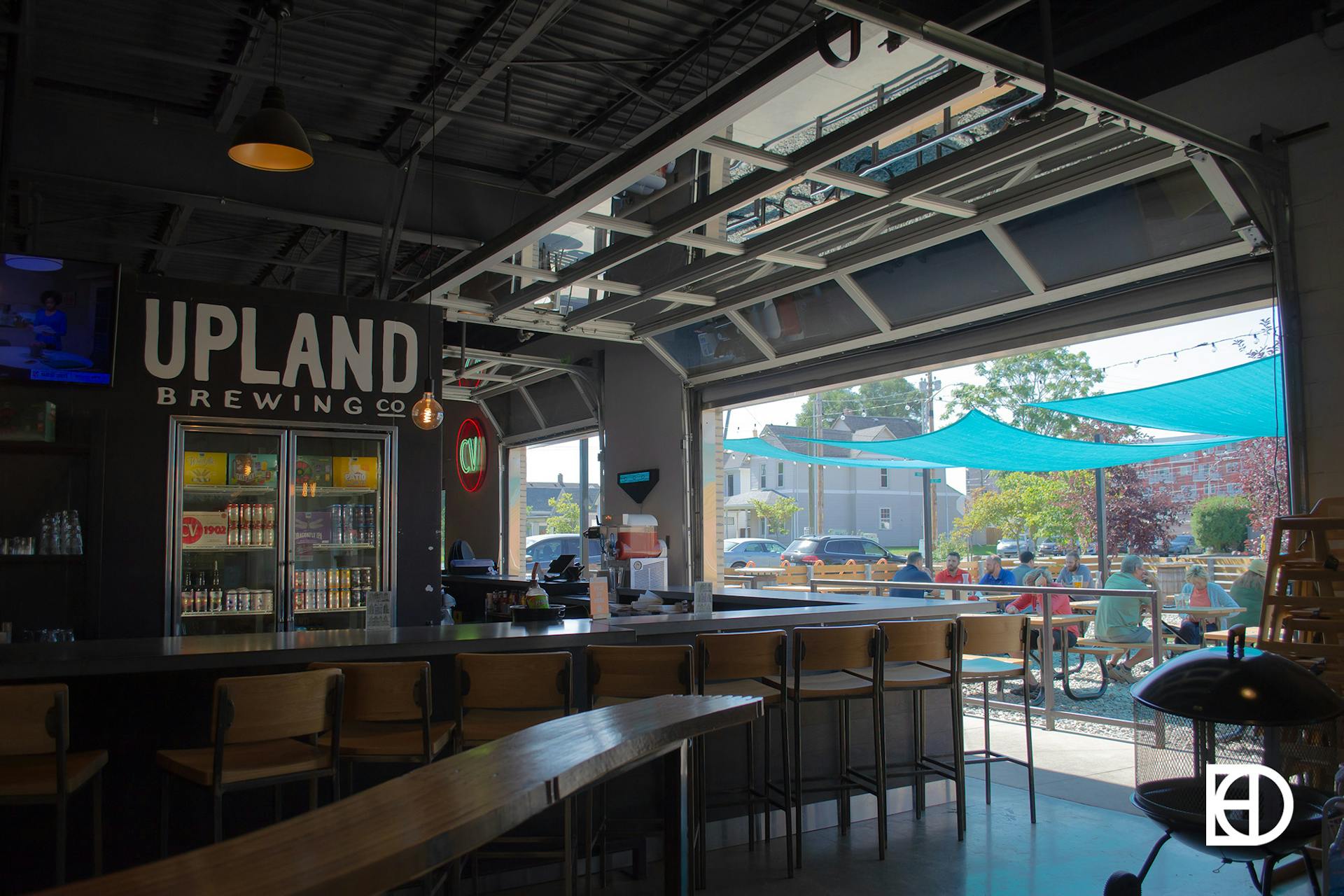 Photo of the interior and patio of Upland Brewing