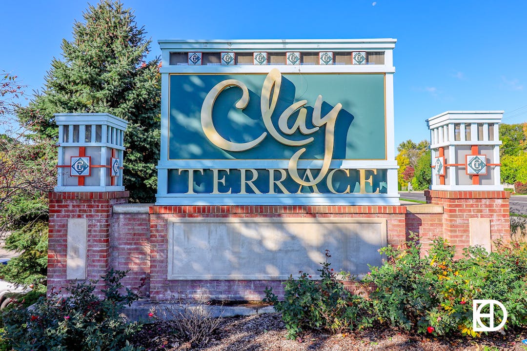Entrance Sign to Clay Terrace Mall