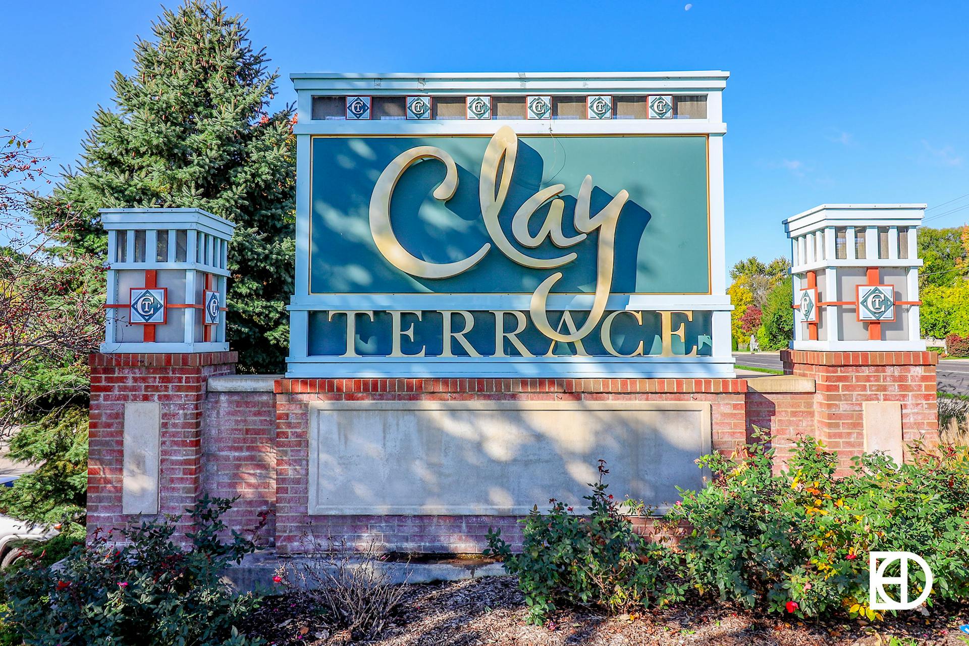 Entrance Sign to Clay Terrace Mall