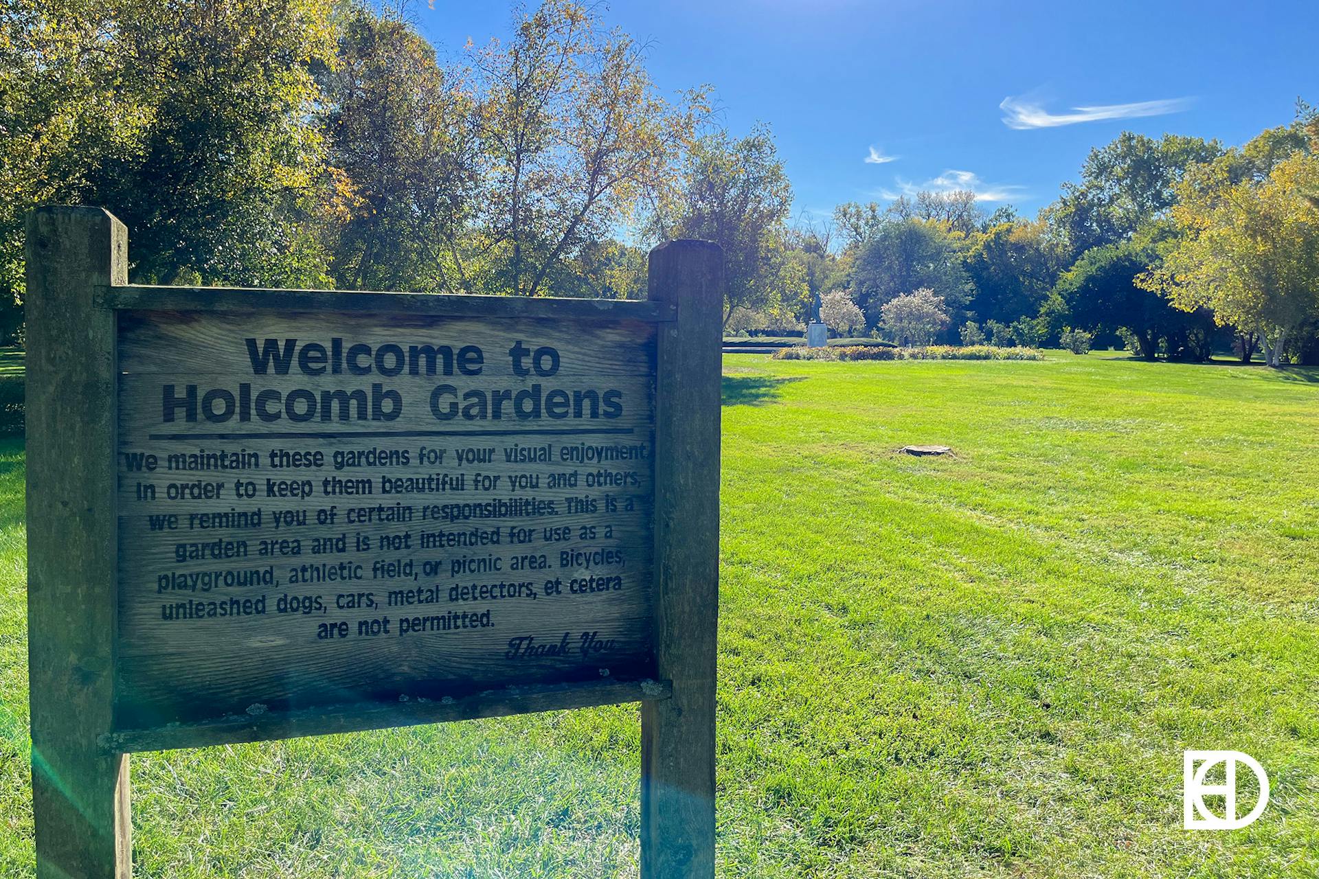 Photo of Holcomb Gardens signage