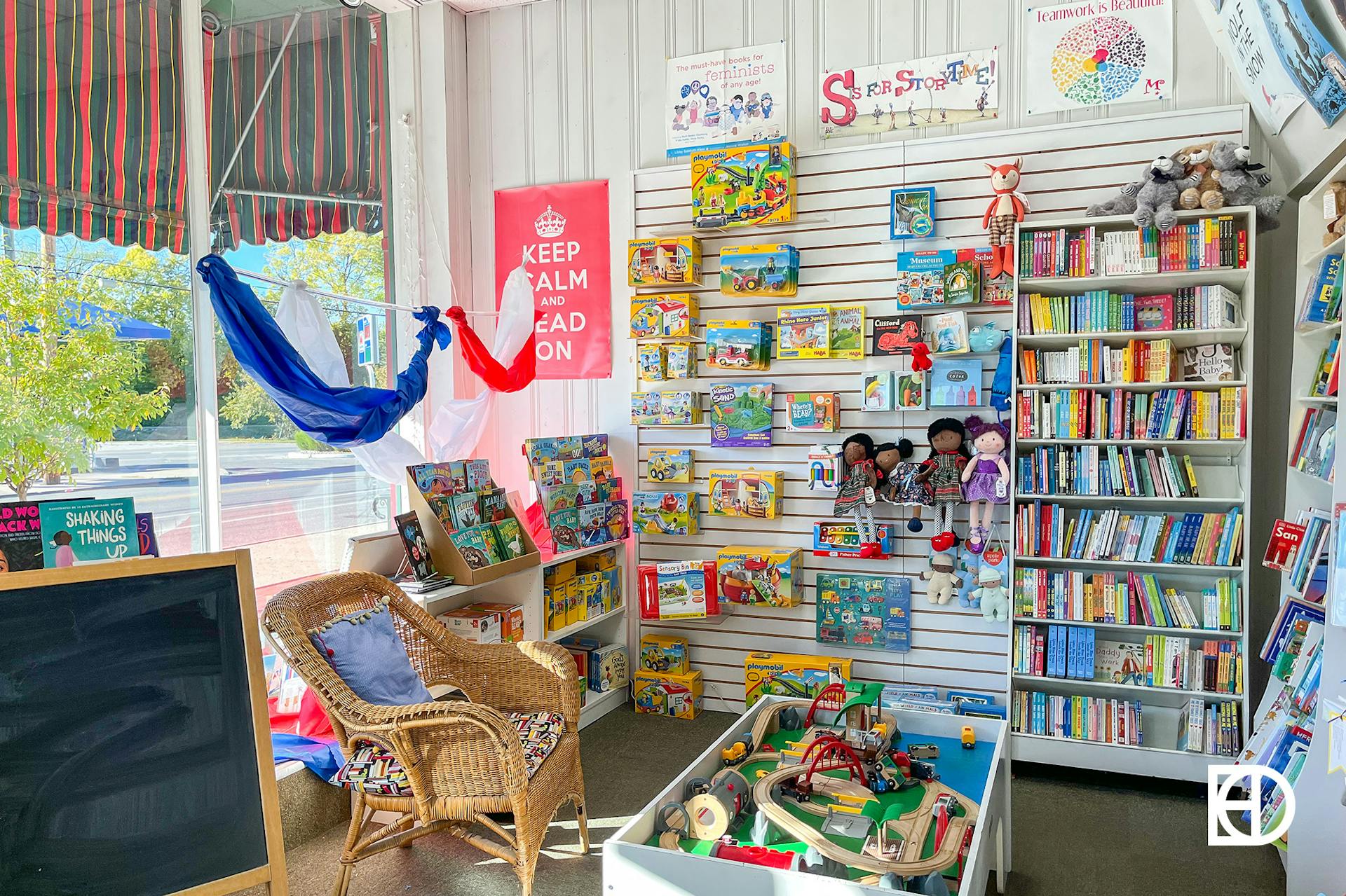 Photo of the interior of Kids, Ink bookstore