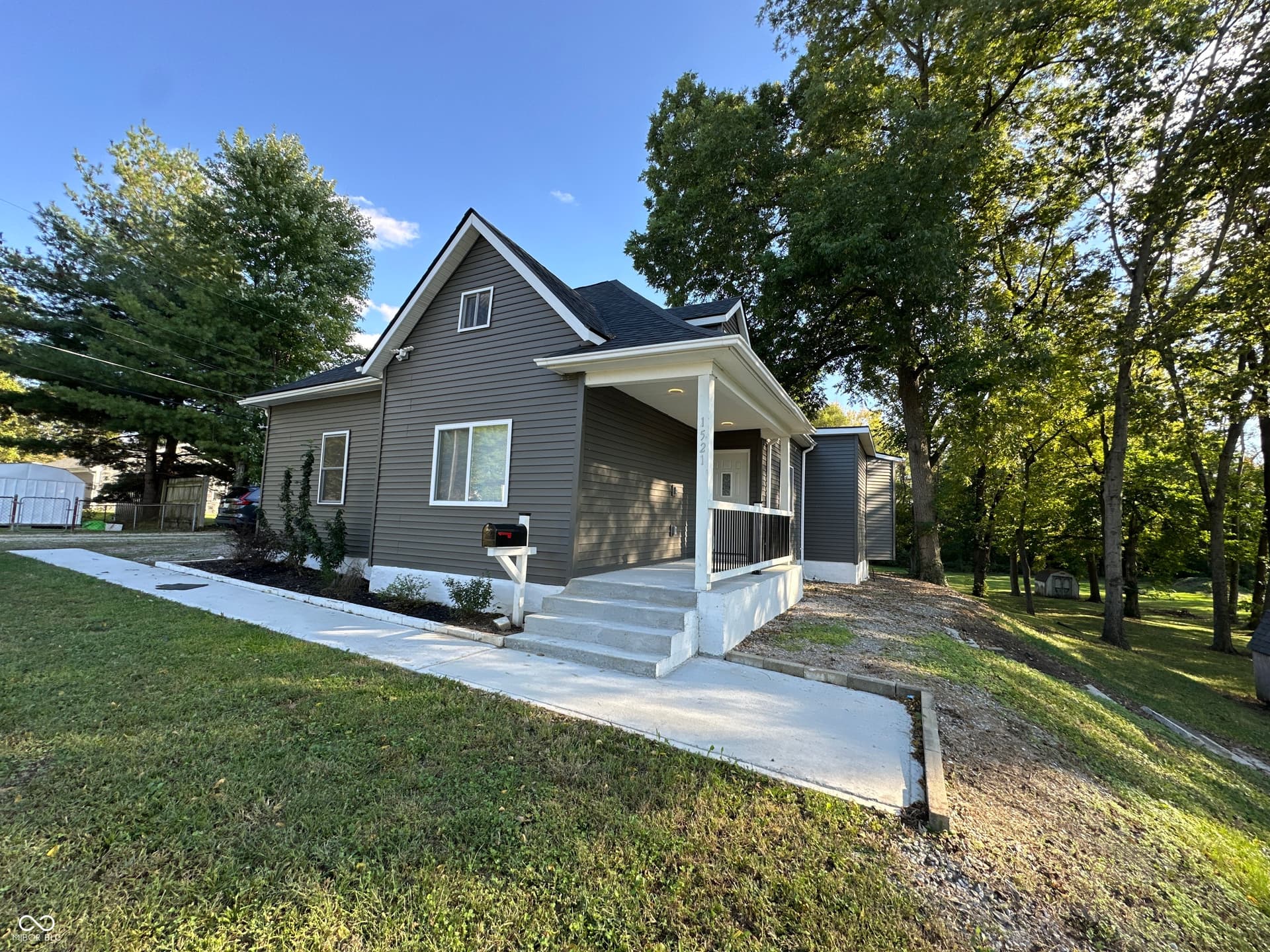 Primary photo of 1521 Indiana Avenue, Columbus, IN