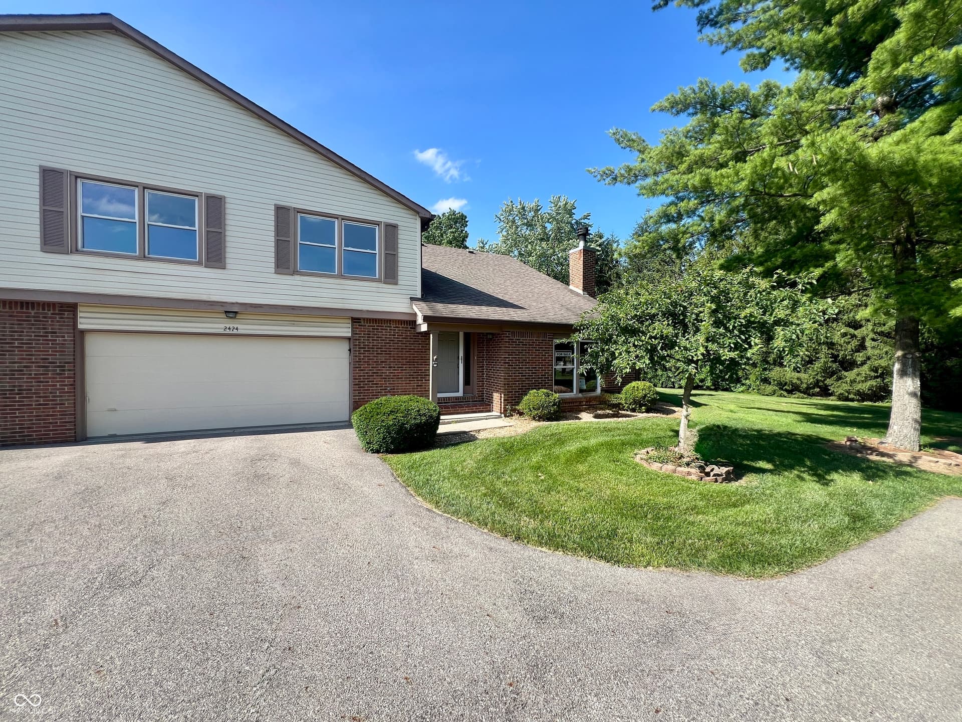 Primary photo of 2424 N Willow Way, Indianapolis, IN