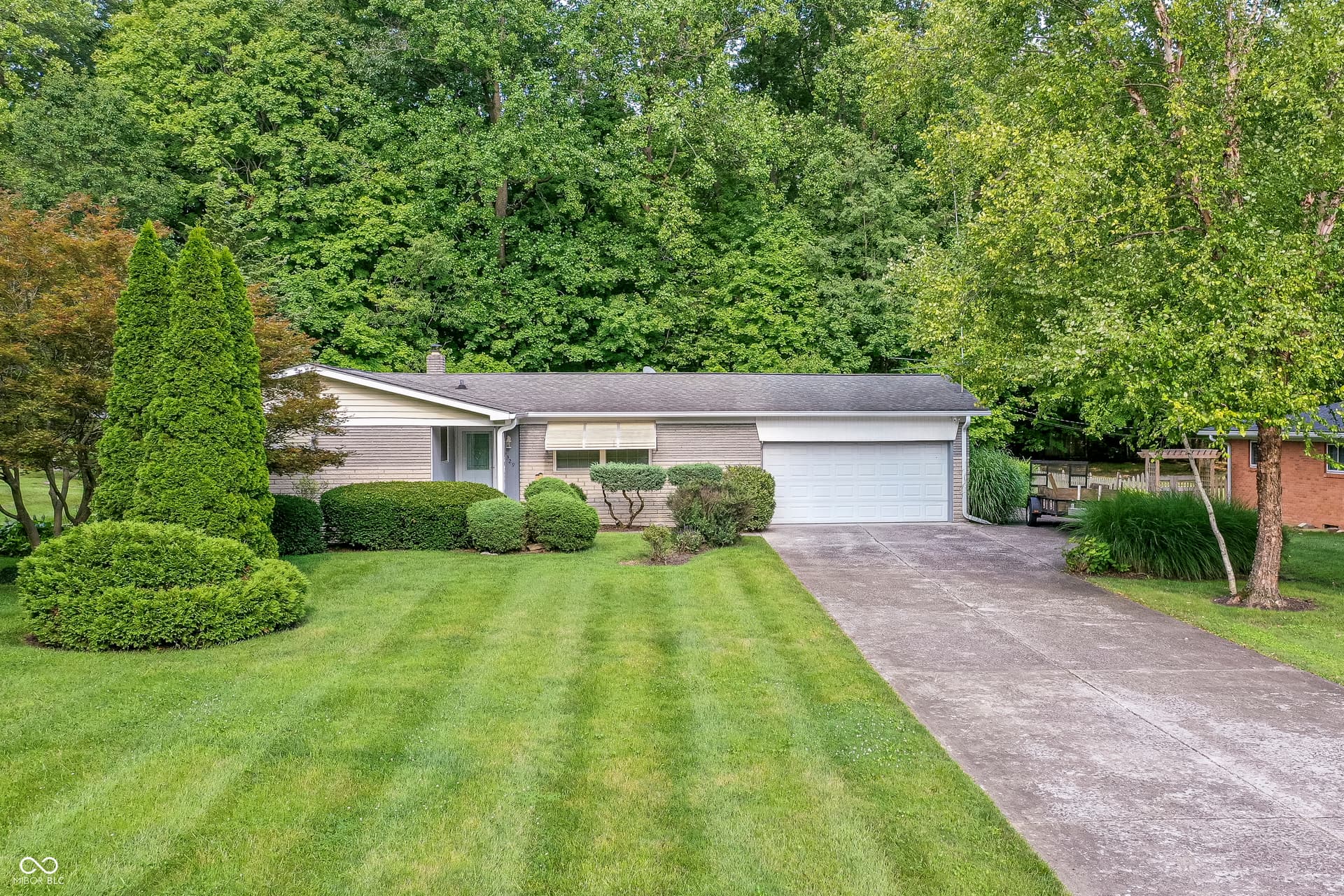 Primary photo of 6329 Wood Knoll Lane, Indianapolis, IN