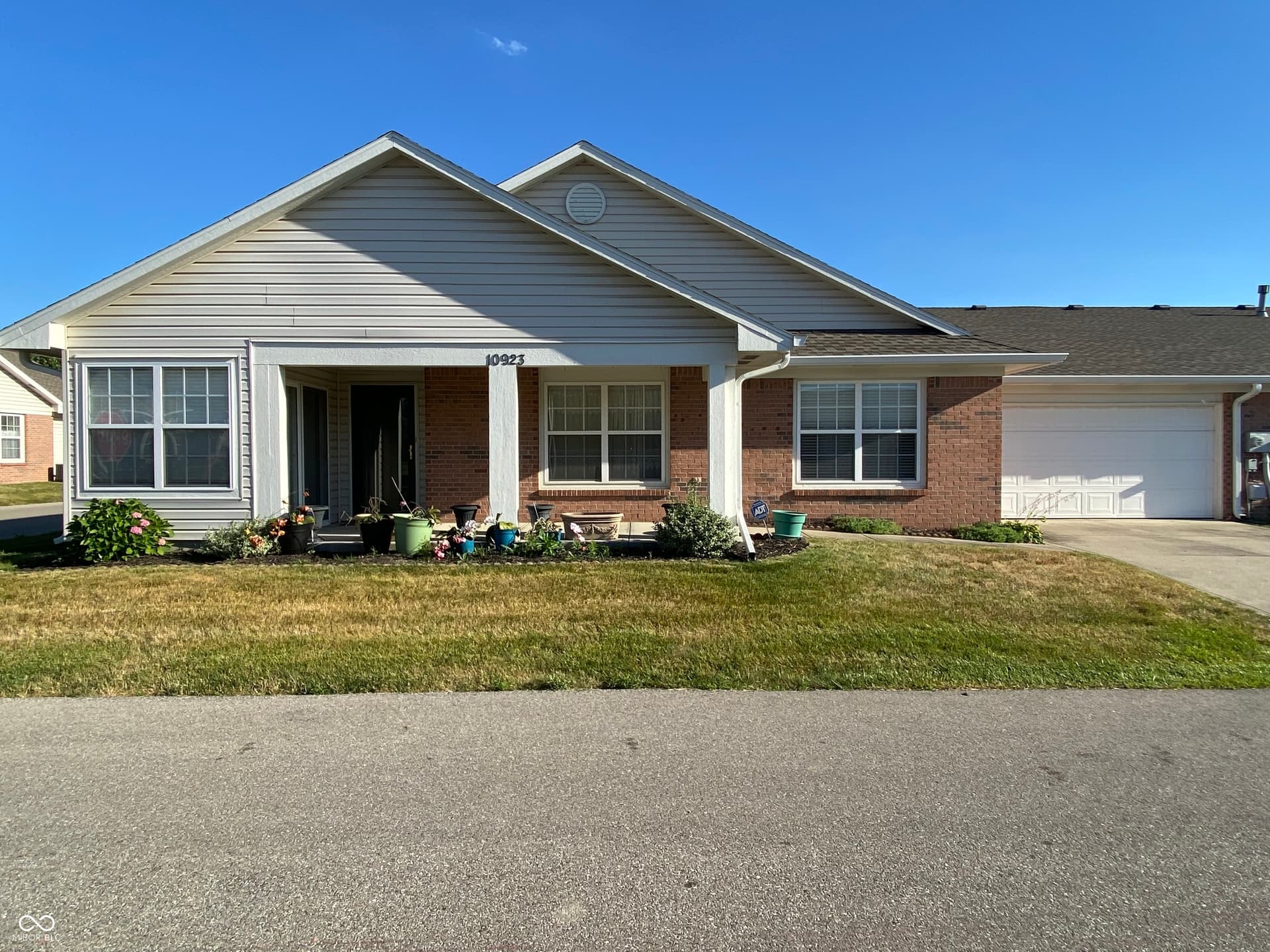 Primary photo of 10923 St Petersburg Way, Indianapolis, IN