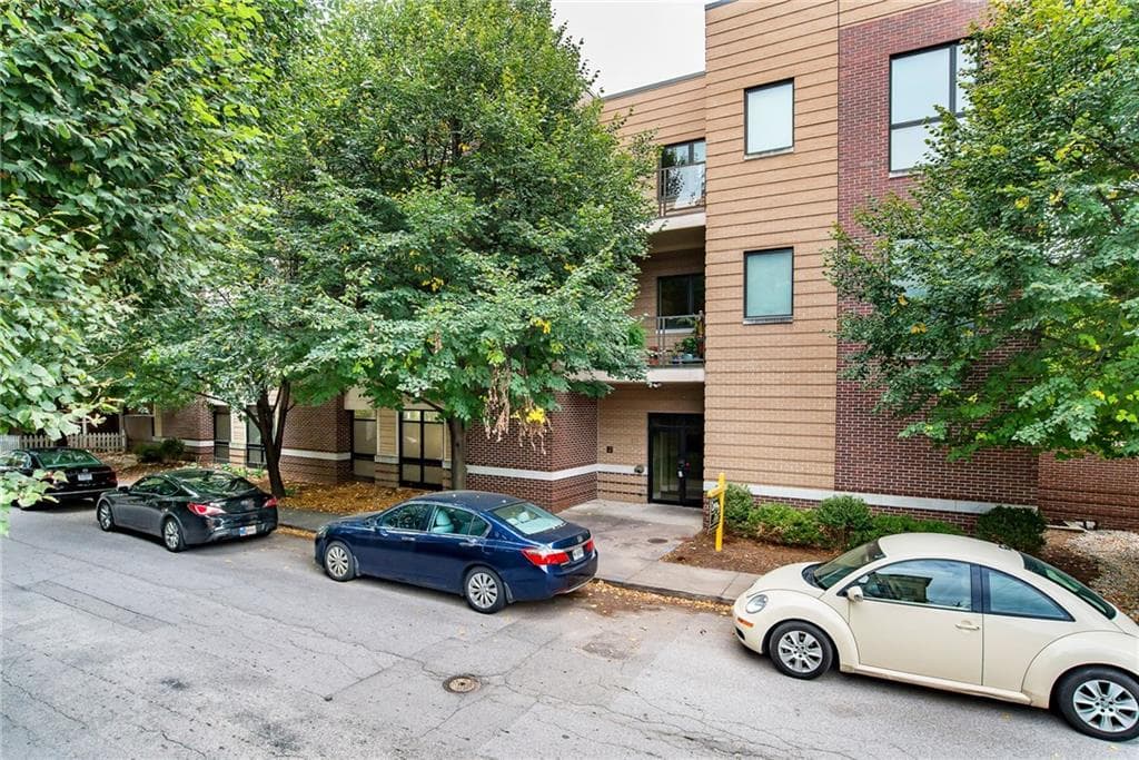 Primary photo of 233 E Saint Joseph Street, Indianapolis, IN