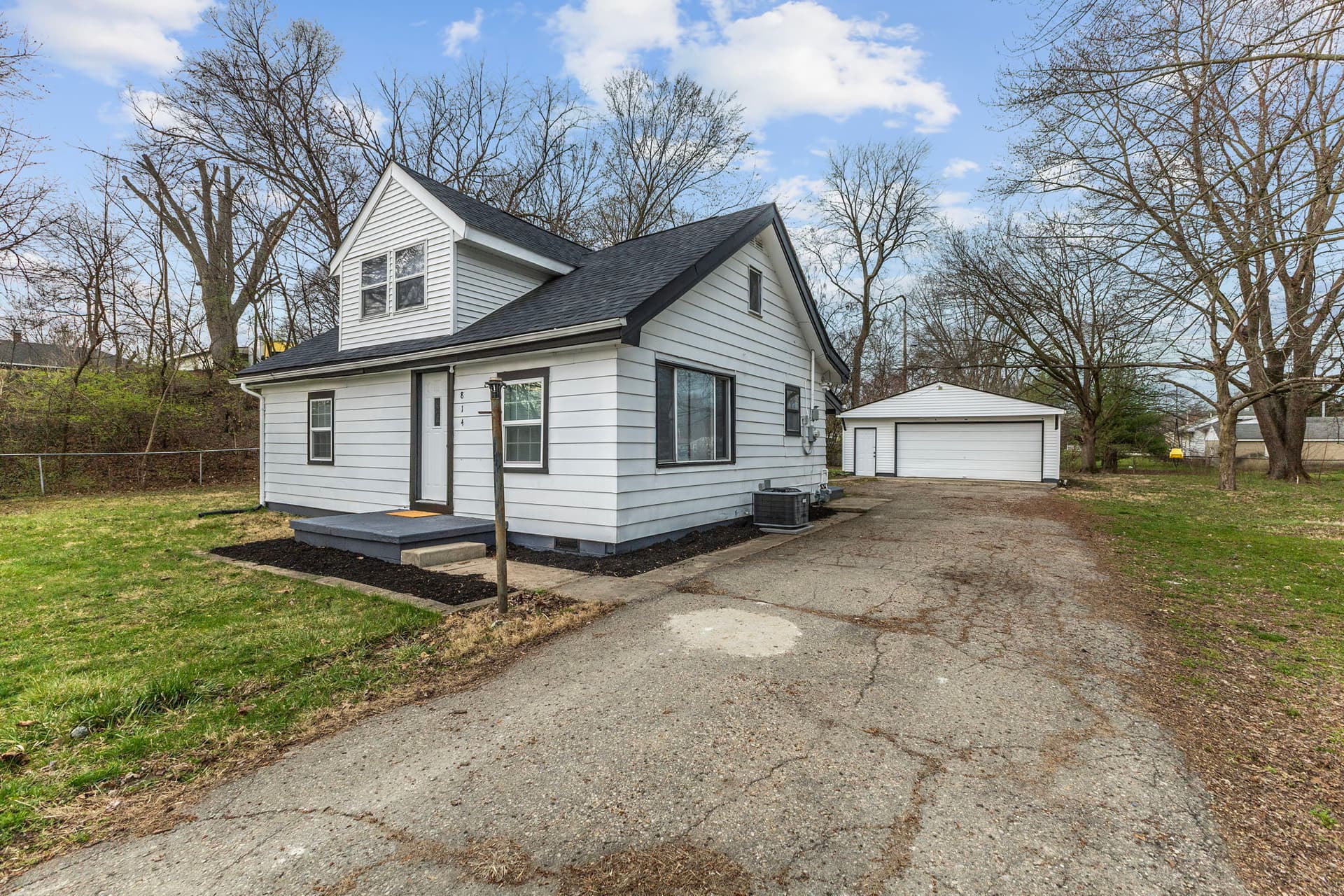 Primary photo of 814 S Whitcomb Avenue, Indianapolis, IN