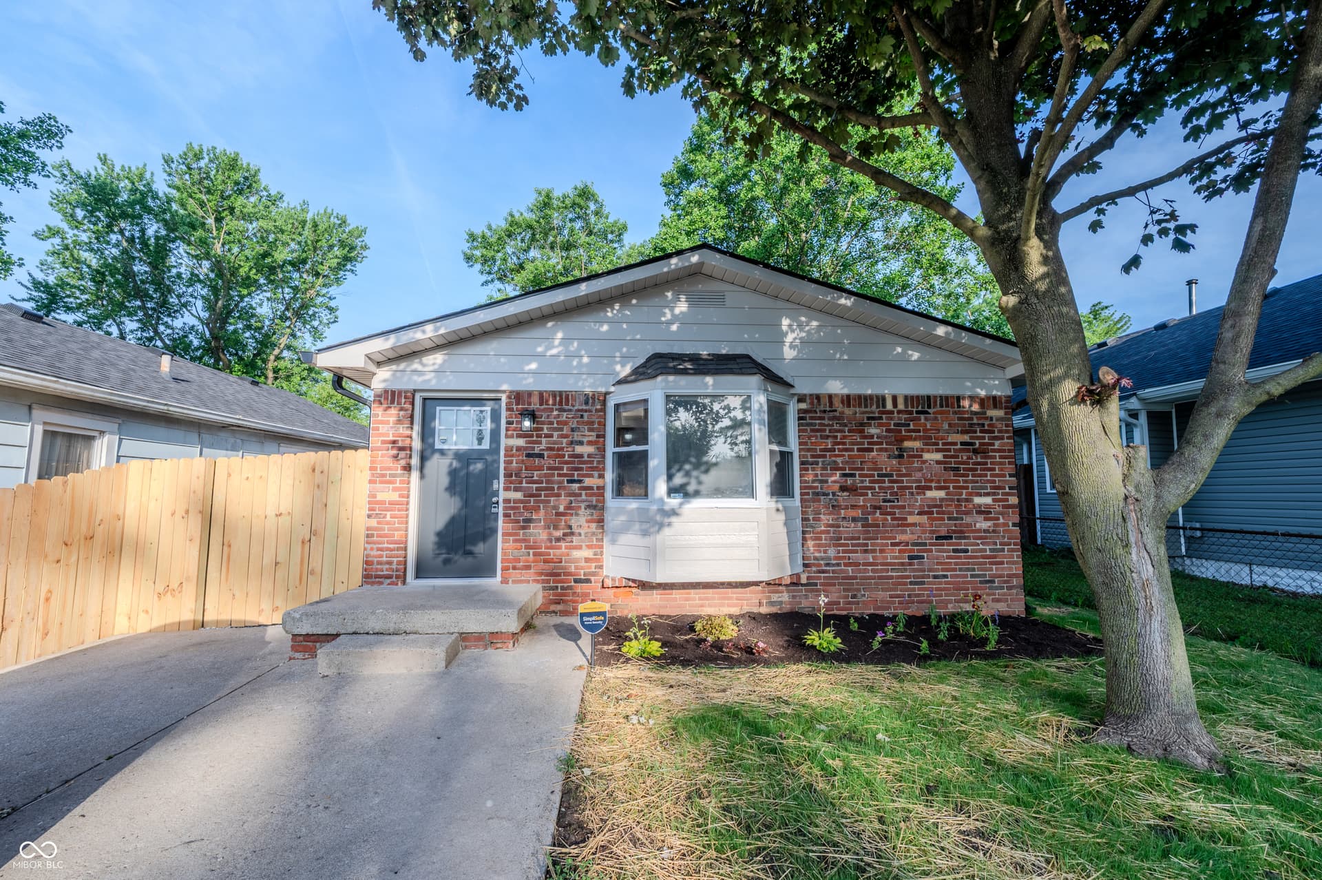 Primary photo of 608 Manhattan Avenue, Indianapolis, IN